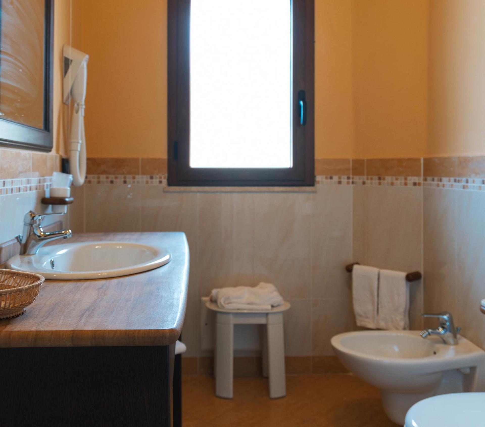 Double or Twin Room - Photo 7