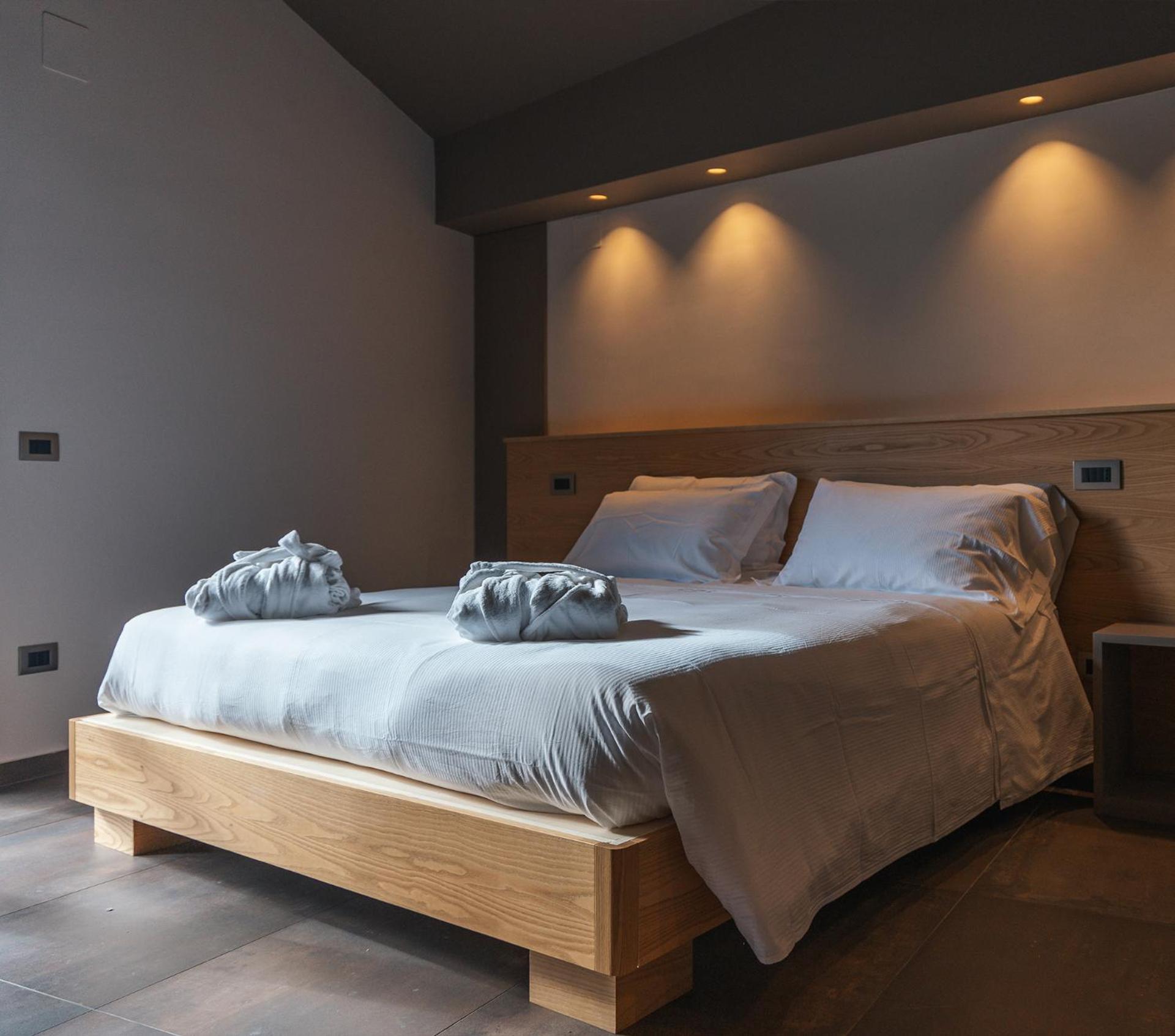 Suite with Spa Bath - Photo 2