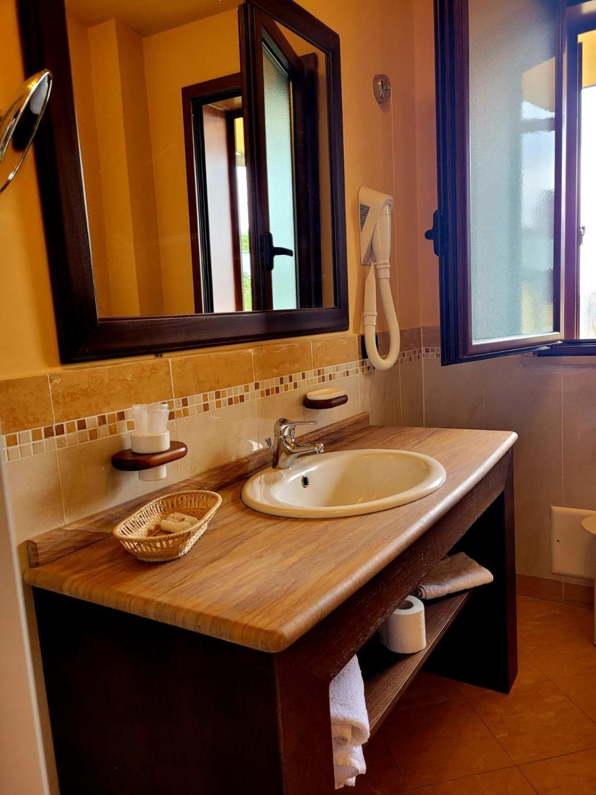 Double or Twin Room - Photo 10