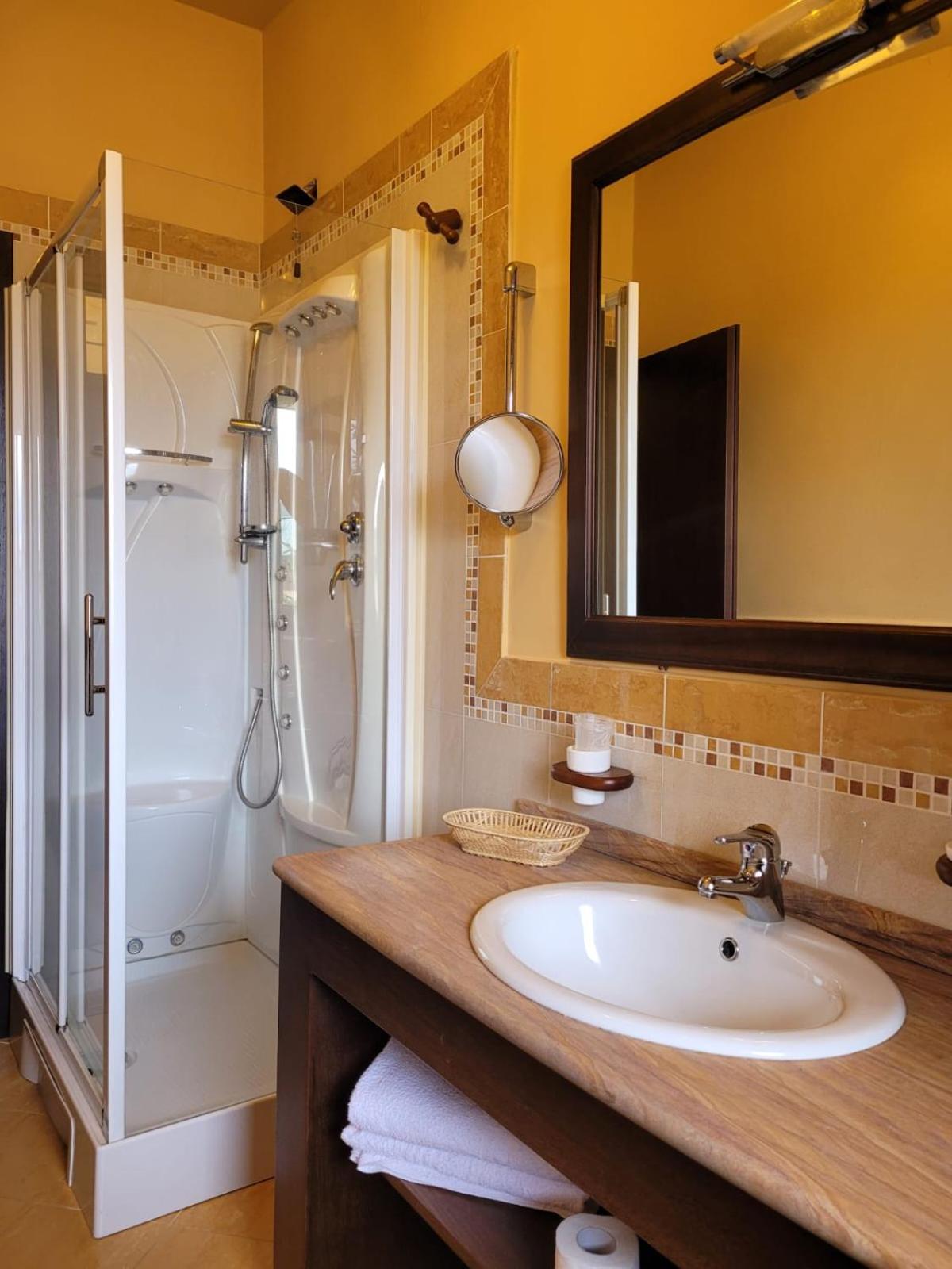 Double or Twin Room - Photo 2