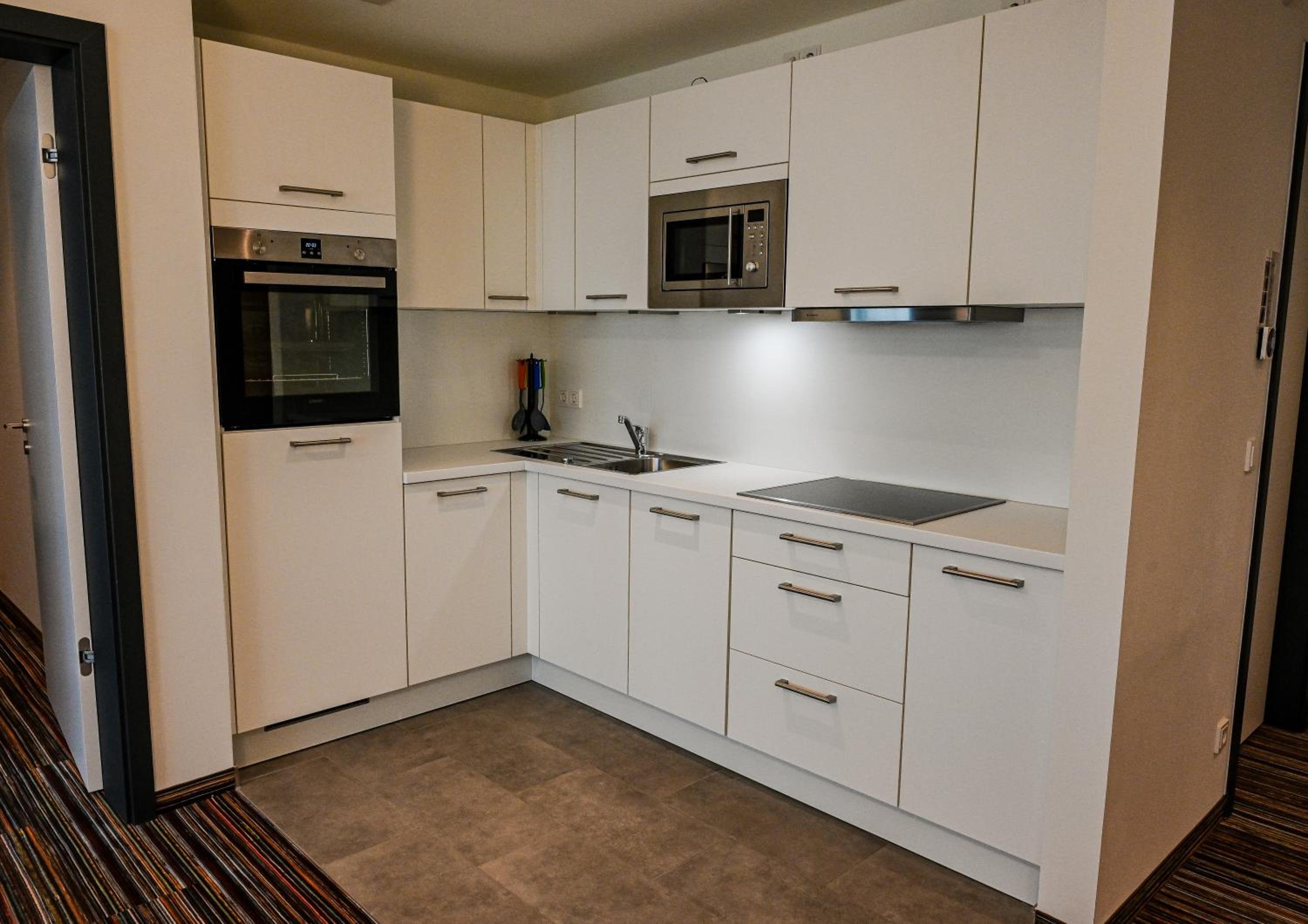Suite with Balcony - Photo 4