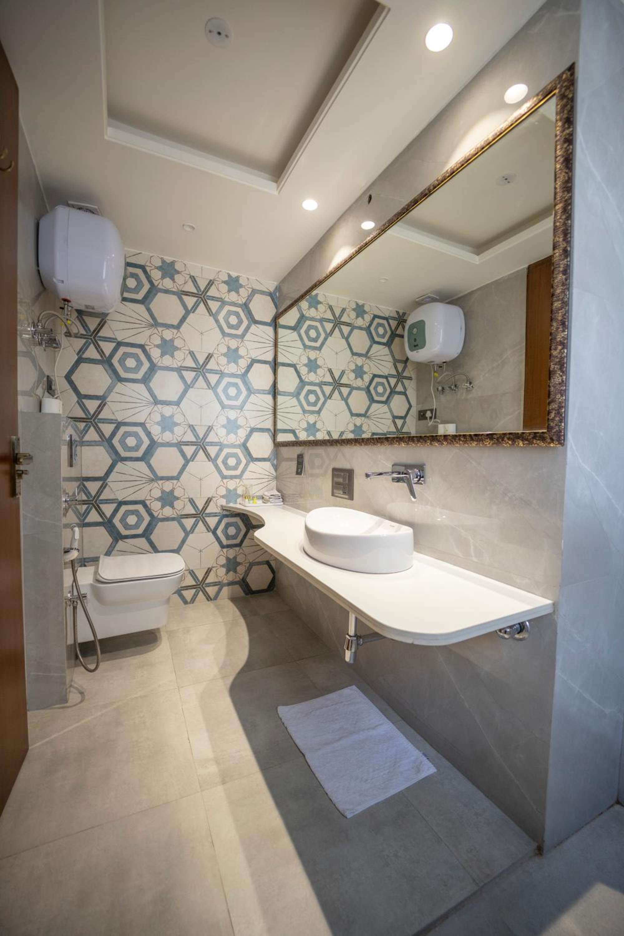 Deluxe Double or Twin Room - Photo 10