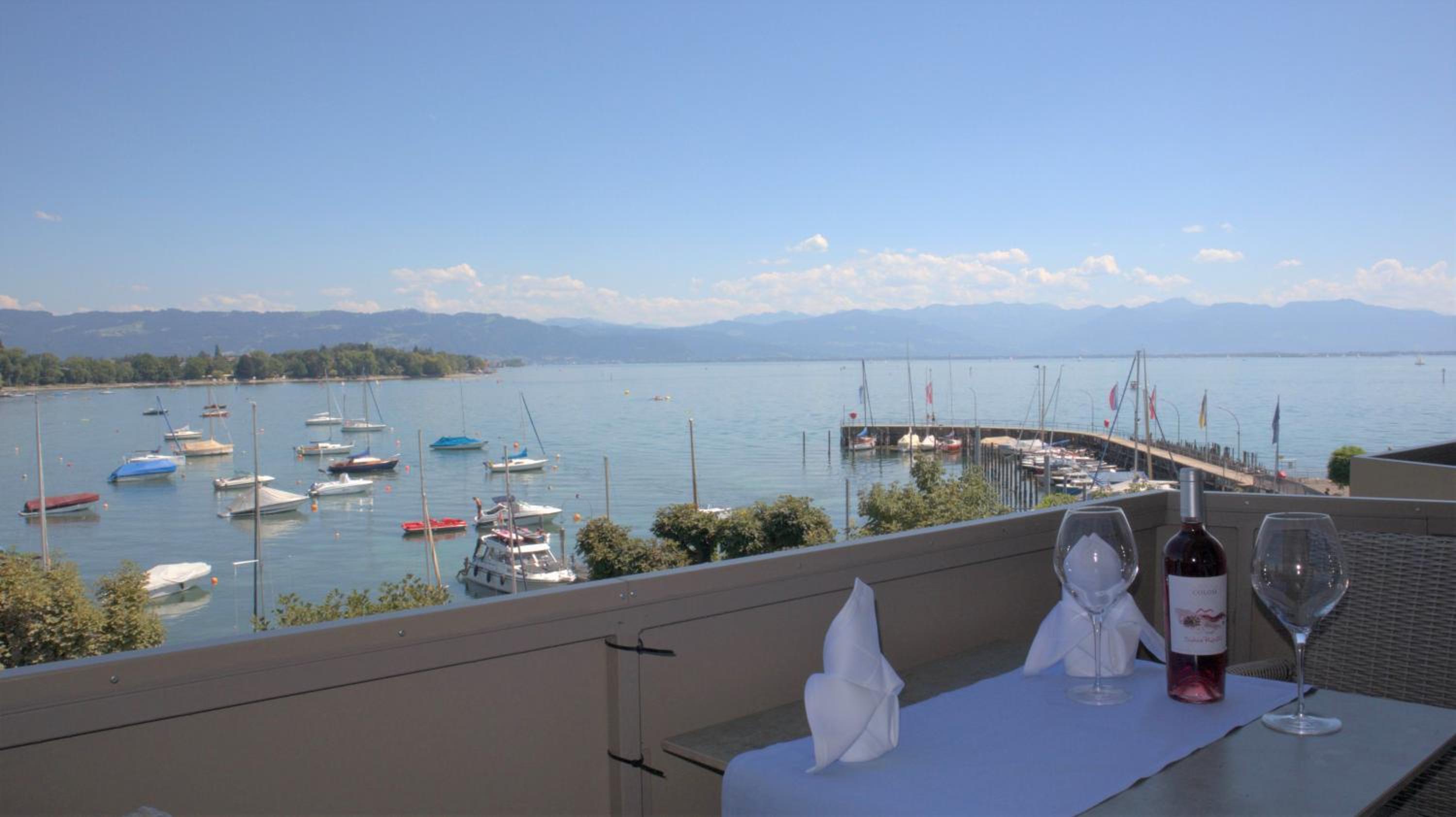 Apartment with Lake View photo 2