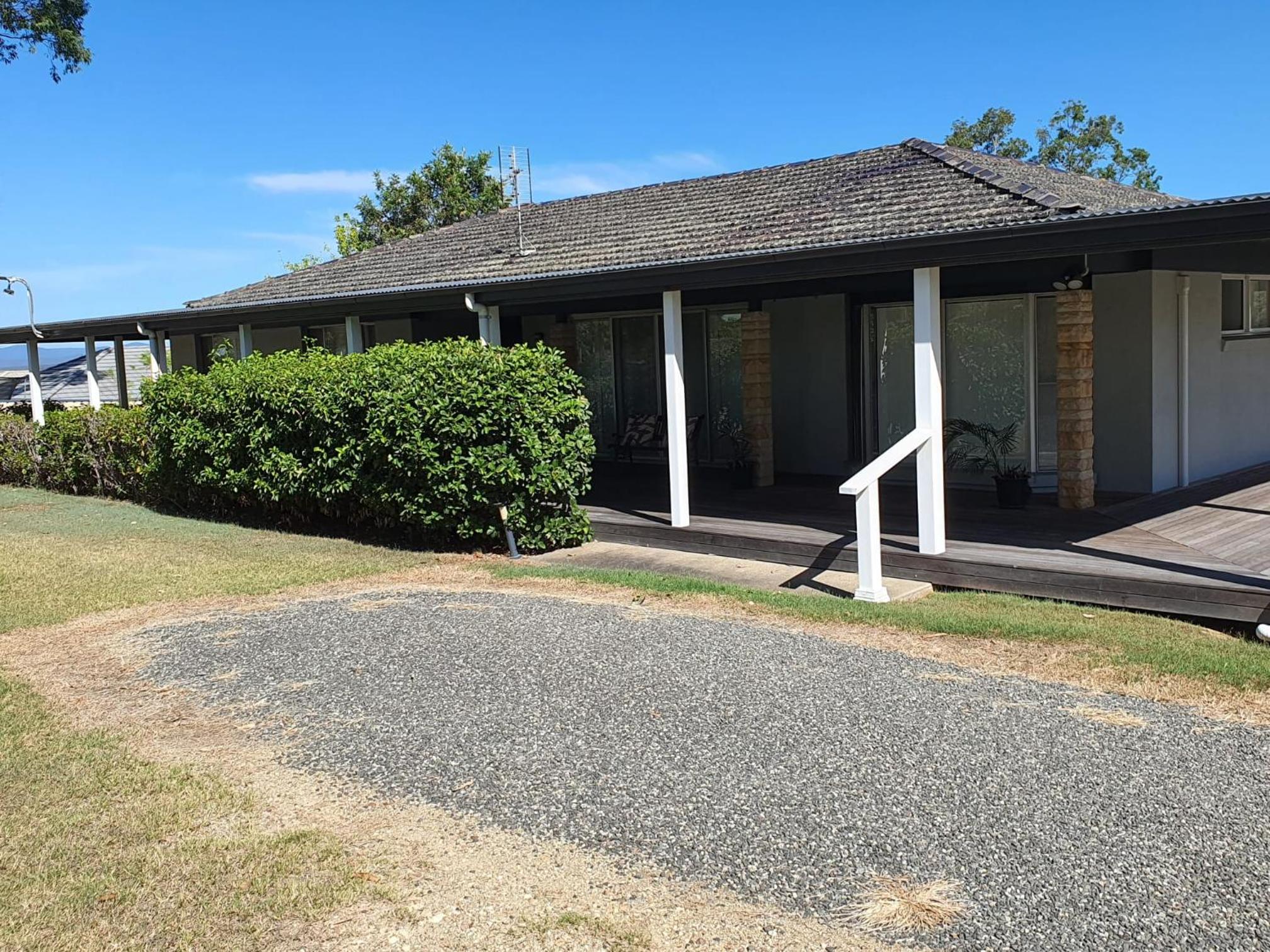 Three-Bedroom House photo 2