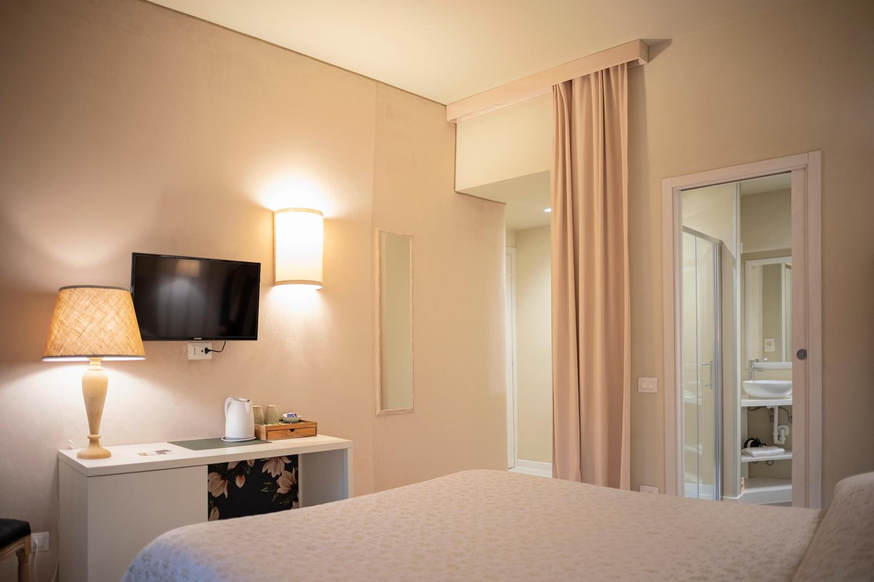 Large Double Room photo 2