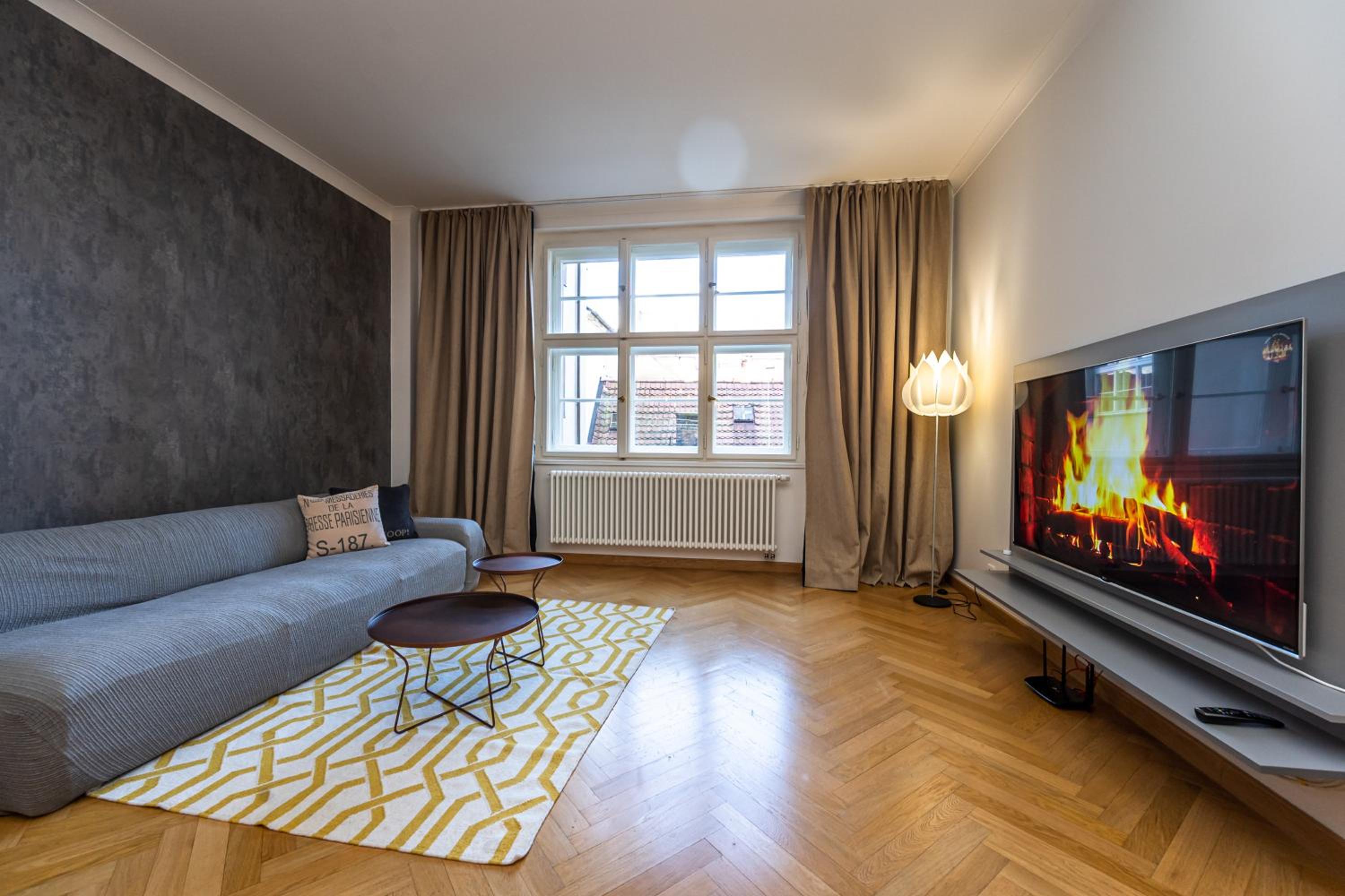 One-Bedroom Apartment