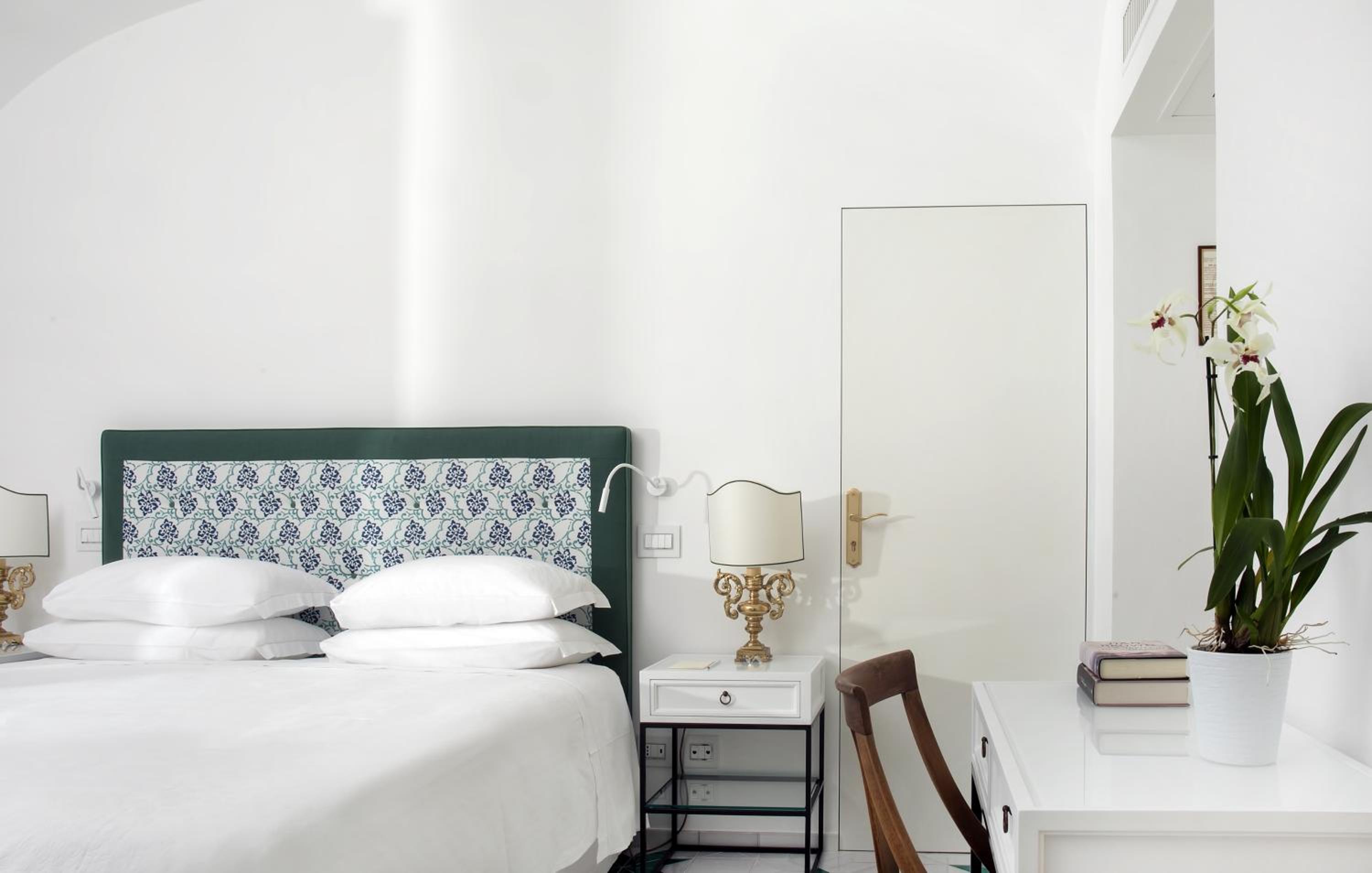 Superior King Room - Photo 9