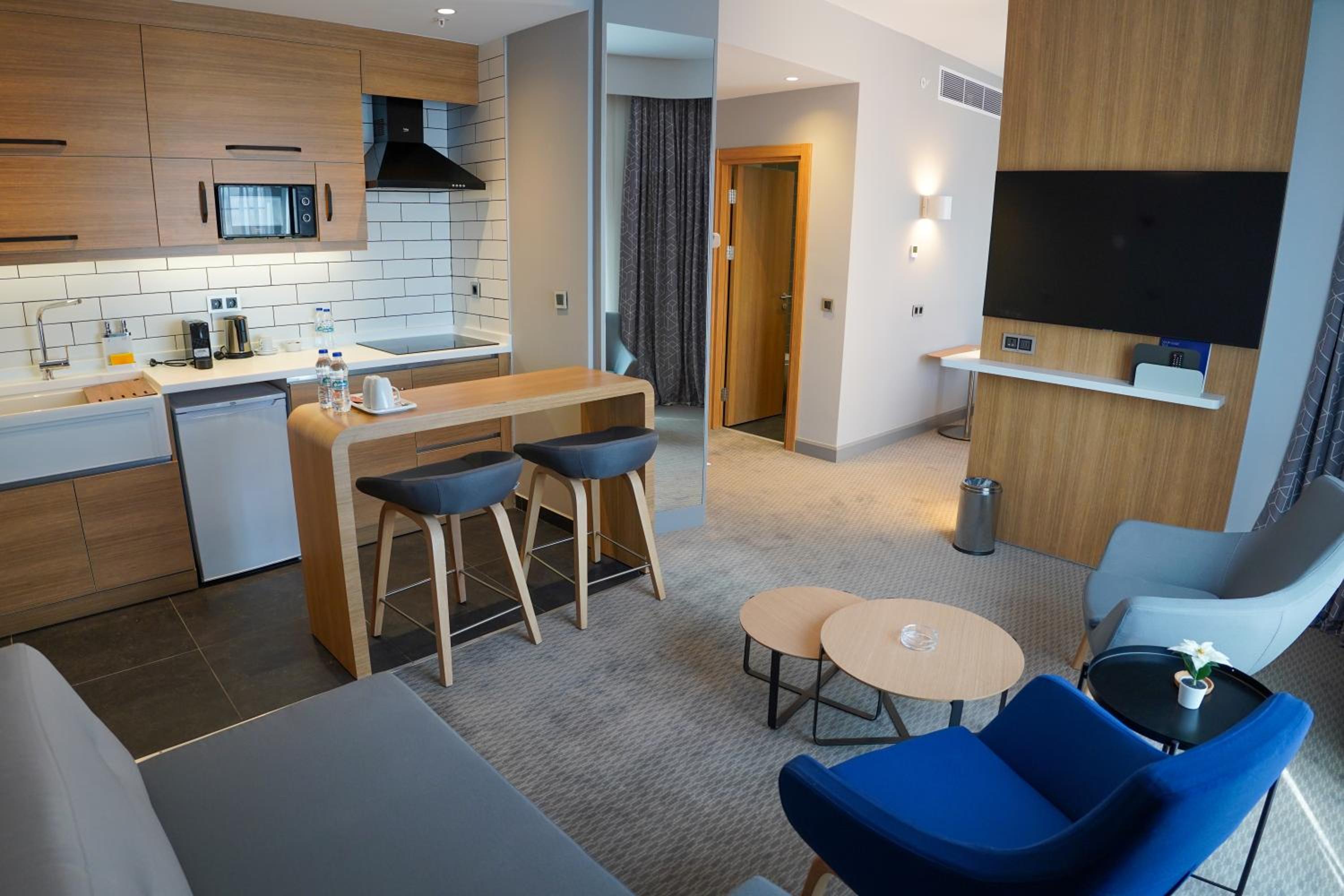 Suite - Free Breakfast - Photo 1