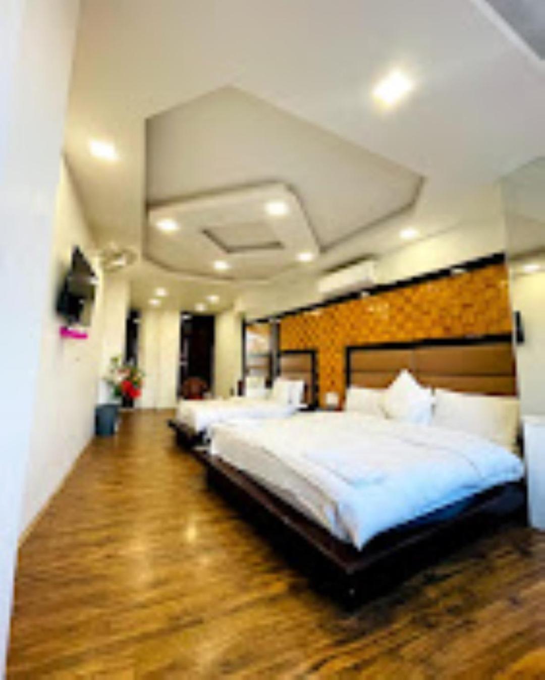 Deluxe King Room photo 2