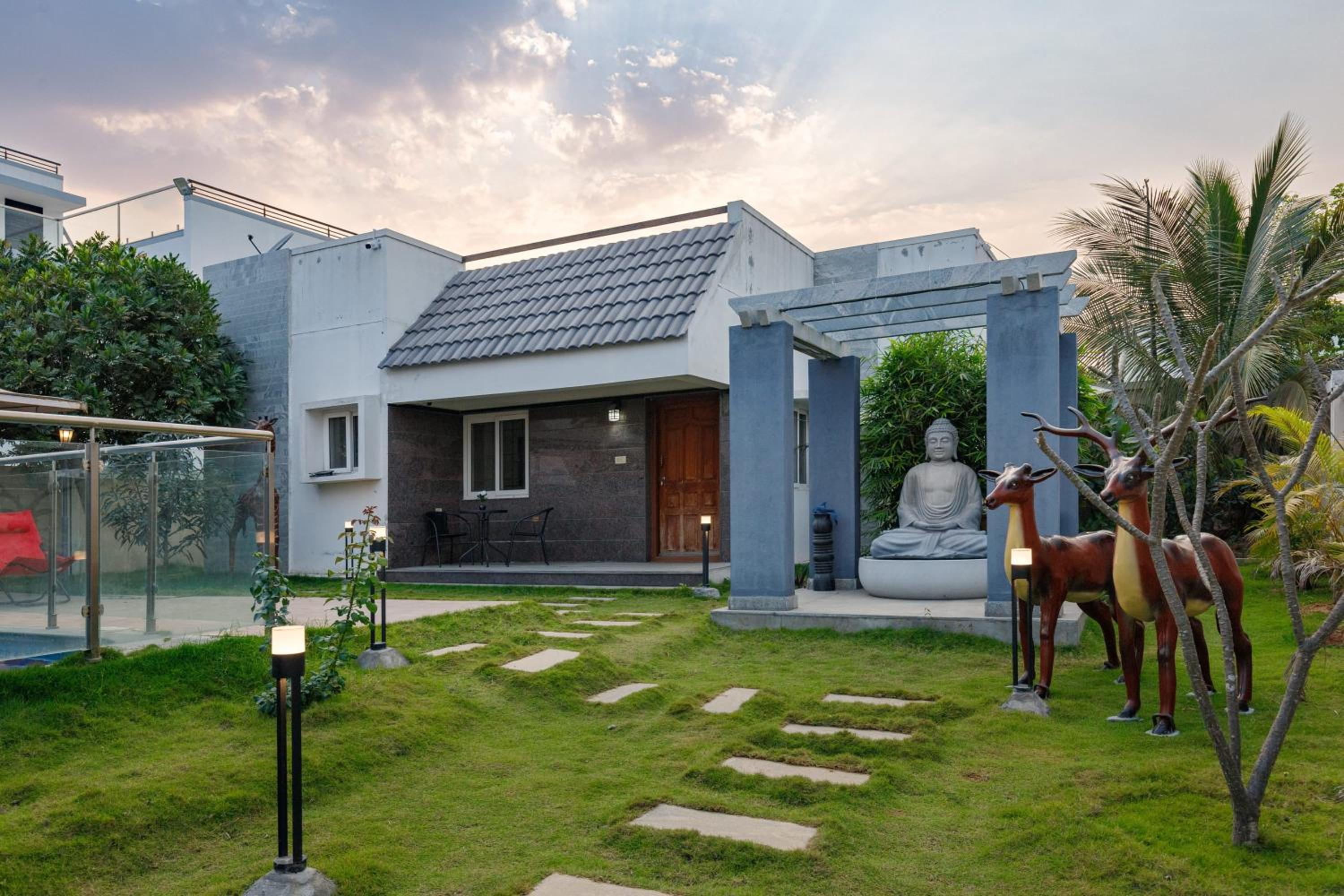 Villa photo 2