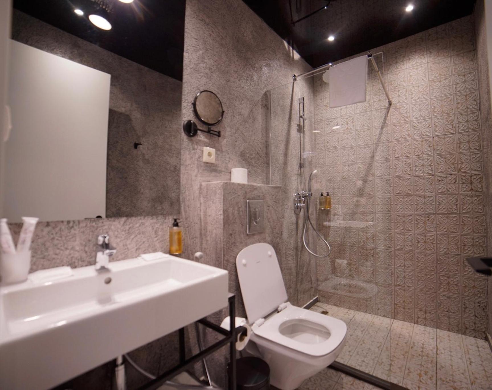 Double Room with Patio - Photo 10
