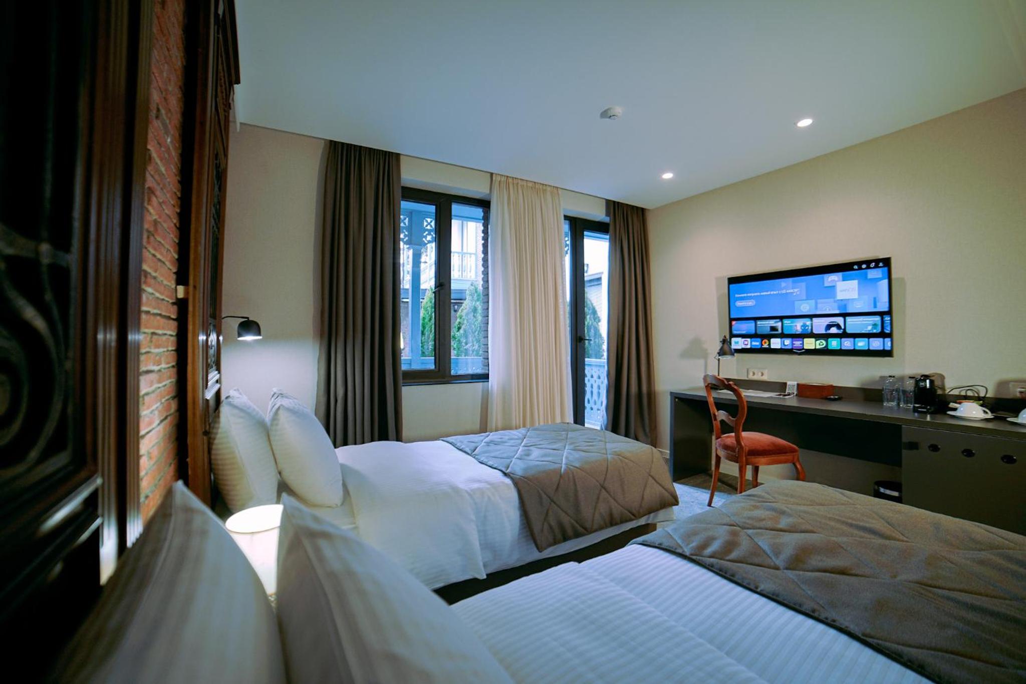 Double Room with Patio - Photo 11