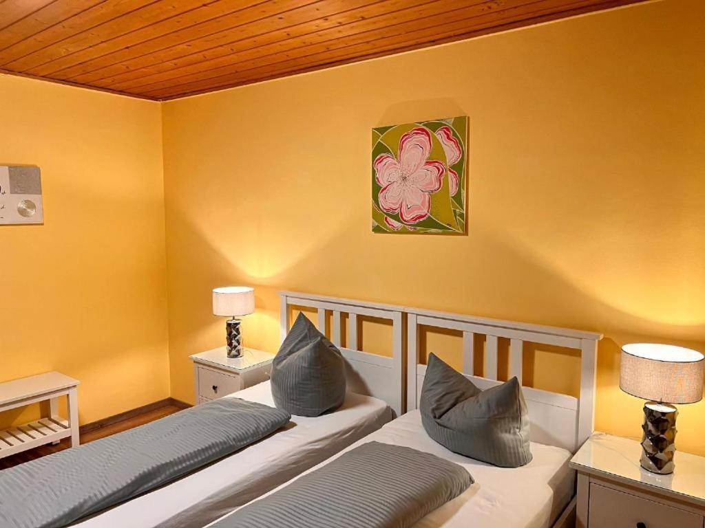 Basic Triple Room with Shared Bathroom - Photo 1
