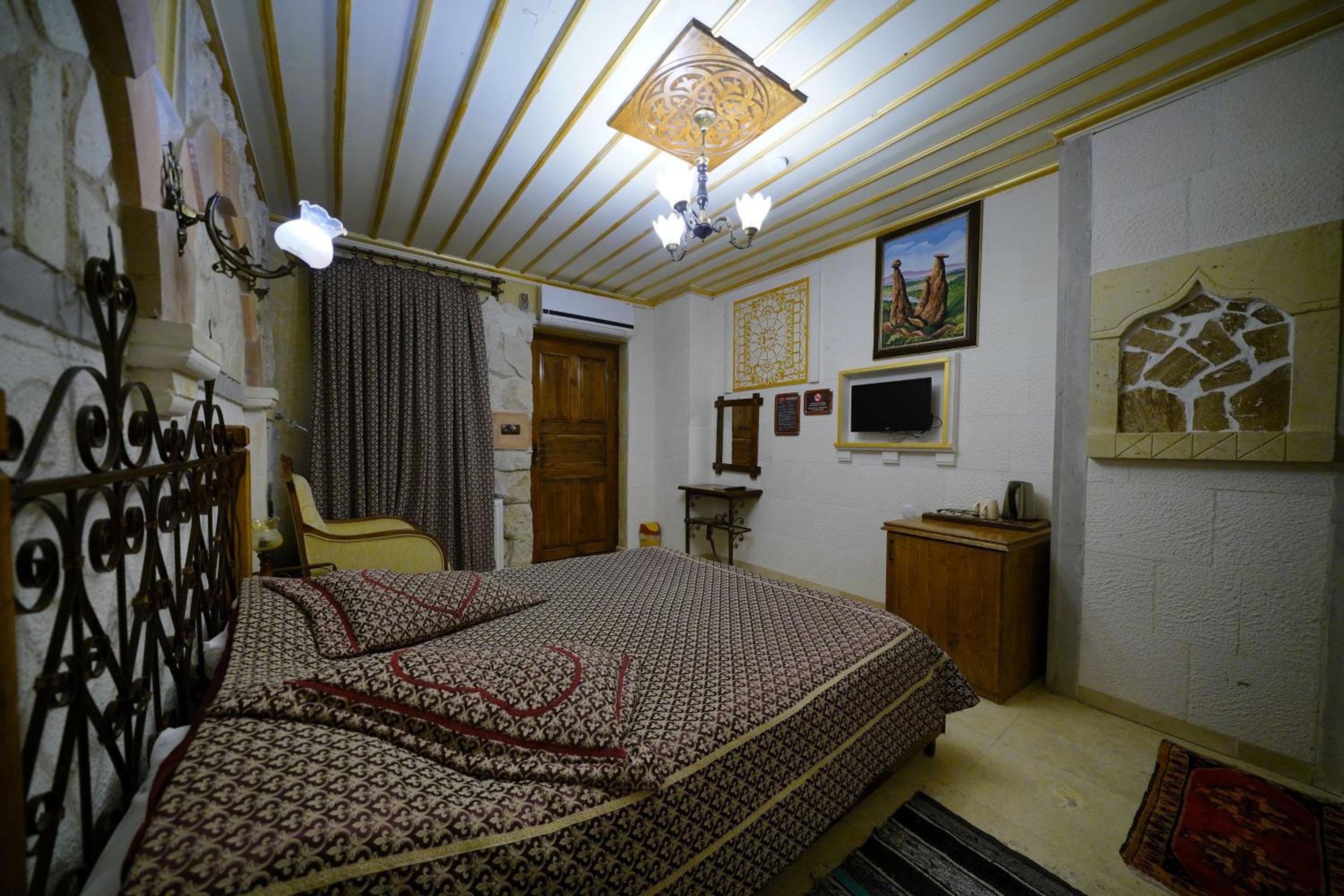 Budget Double Stone Room with Courtyard View photo 2