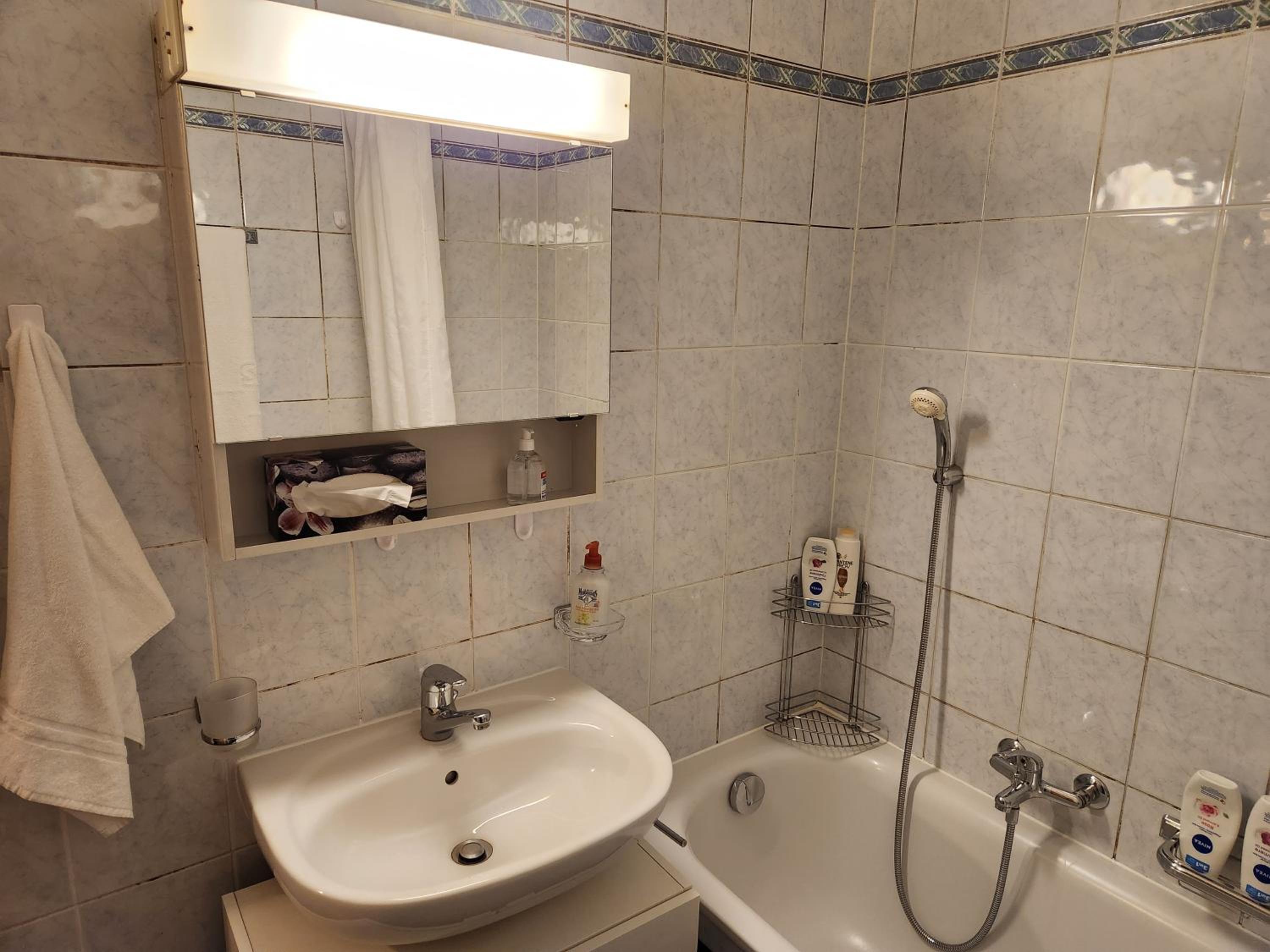 Single Room with Shared Bathroom photo 2