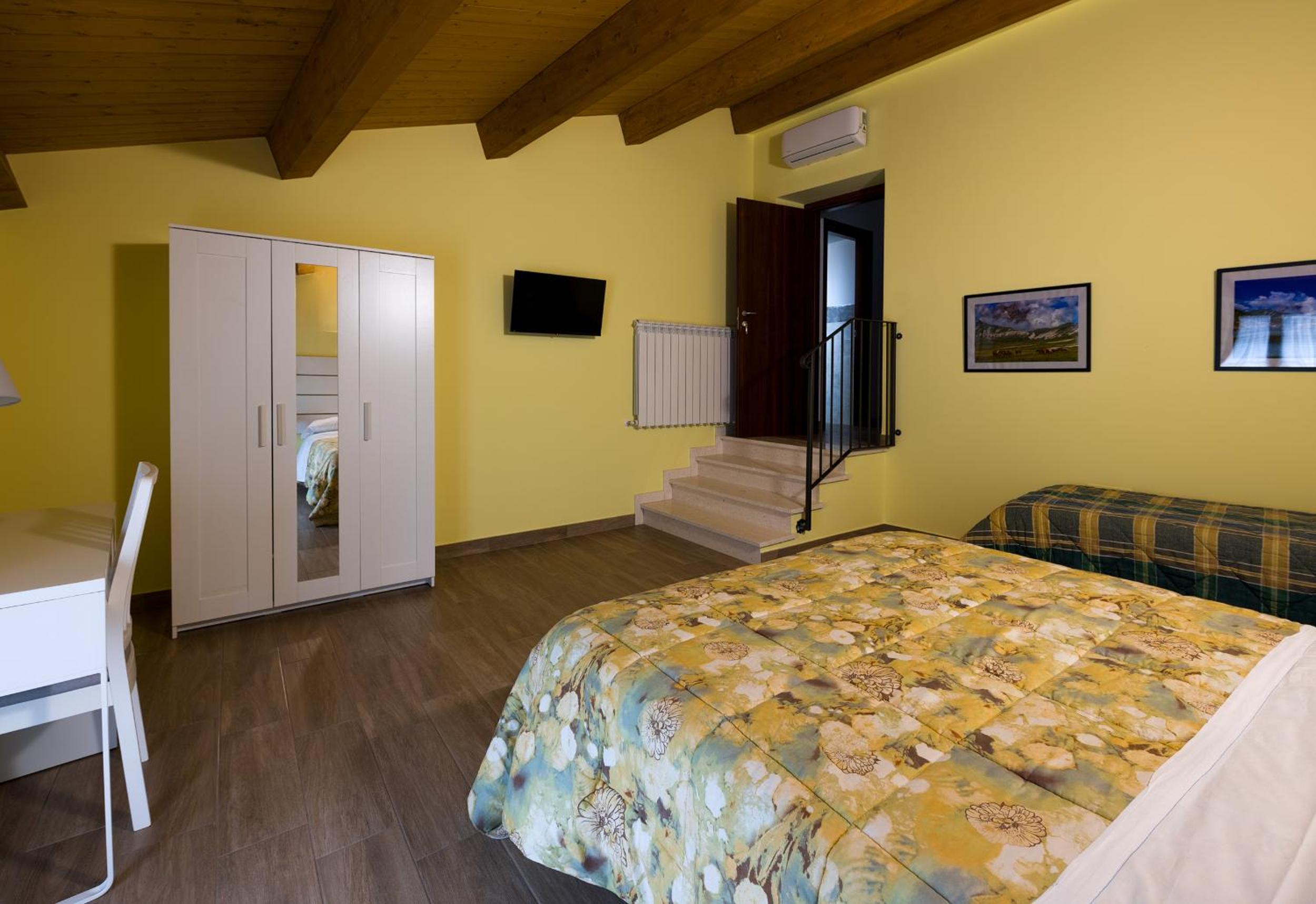 Standard Double Room With Shared Bathroom photo 3