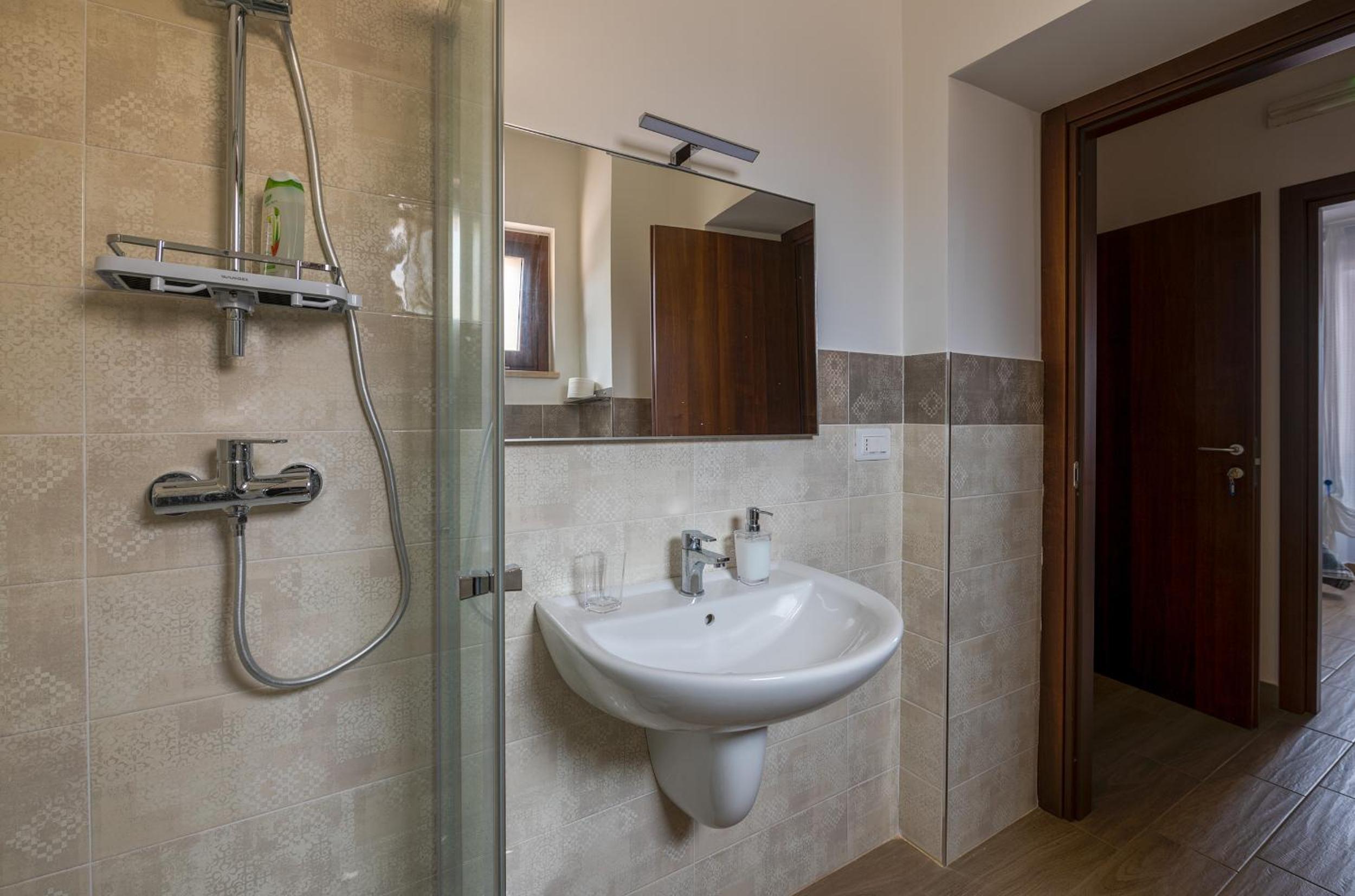 Double Room With Shared Bathroom photo 2