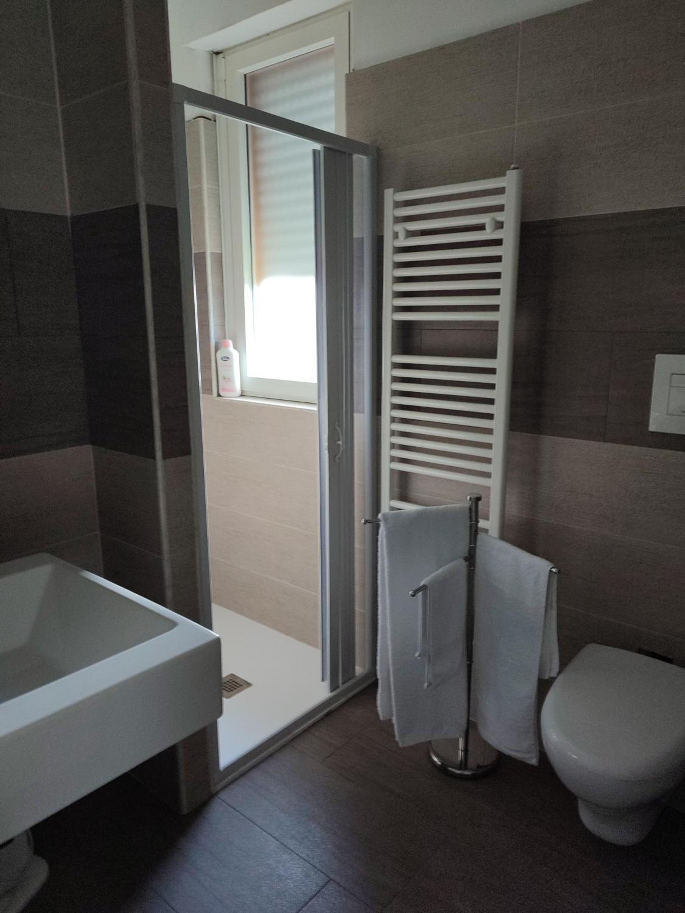 Family Room with Private Bathroom photo 2