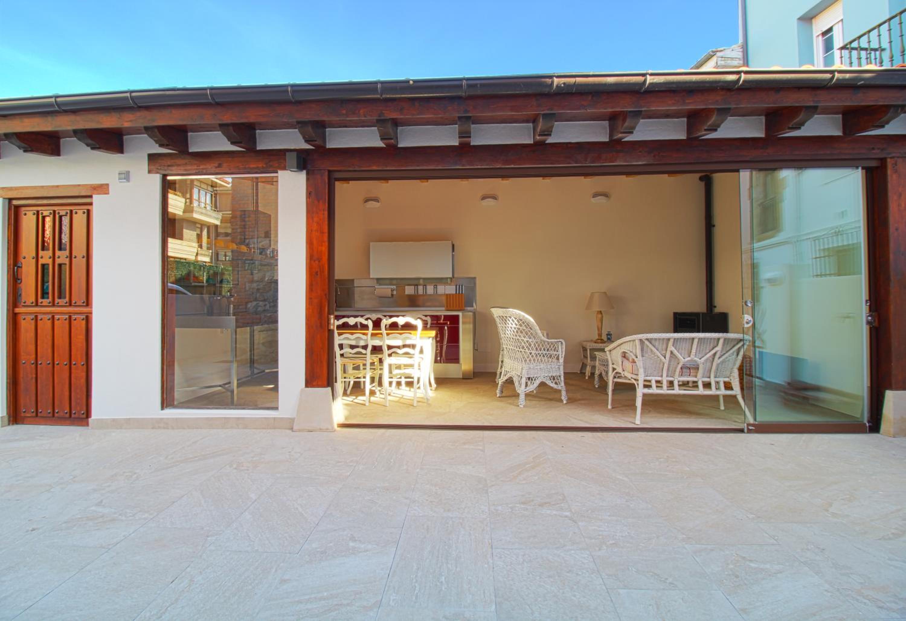 Three-Bedroom House photo 2