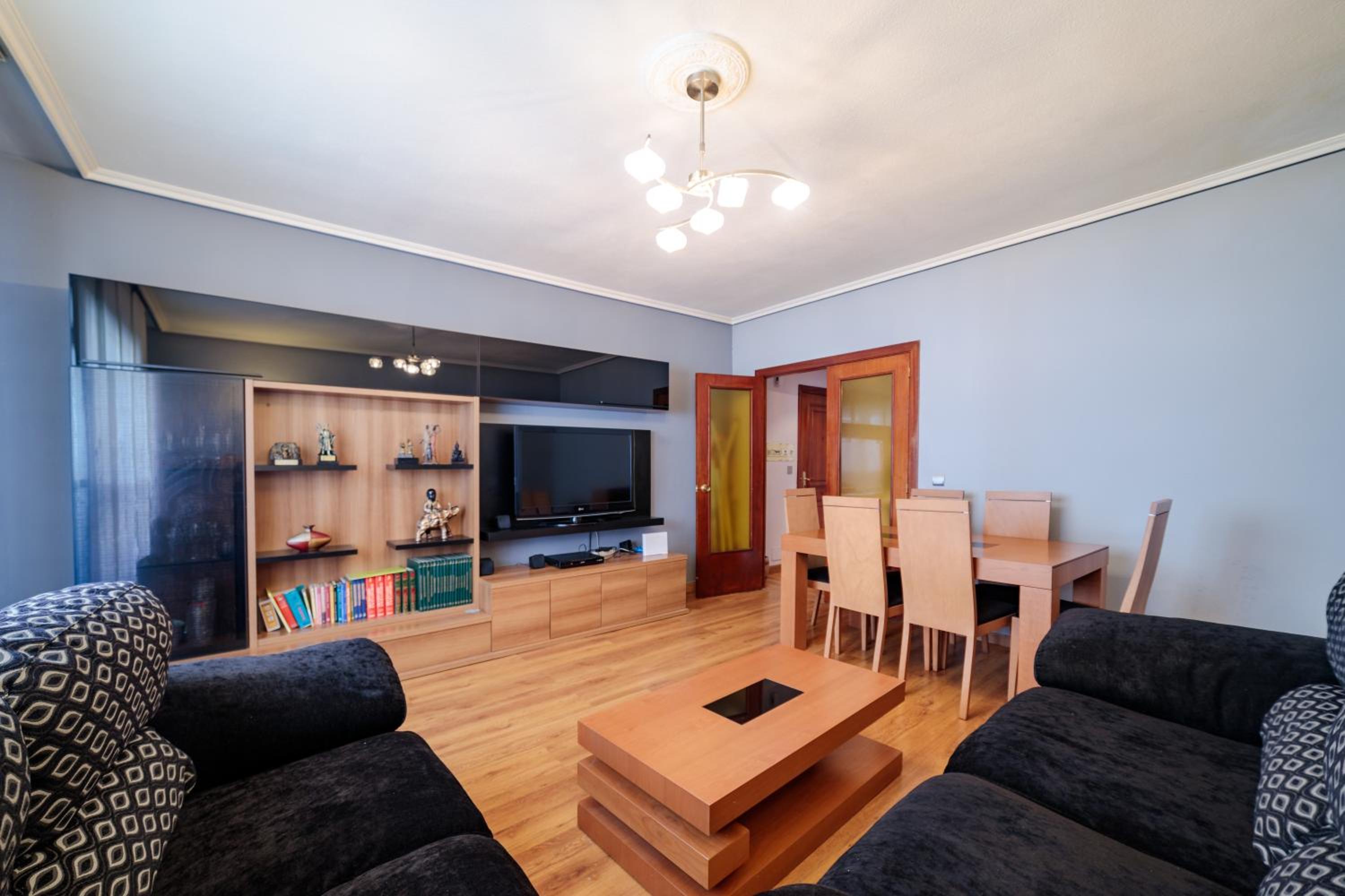 Three-Bedroom Apartment photo 2