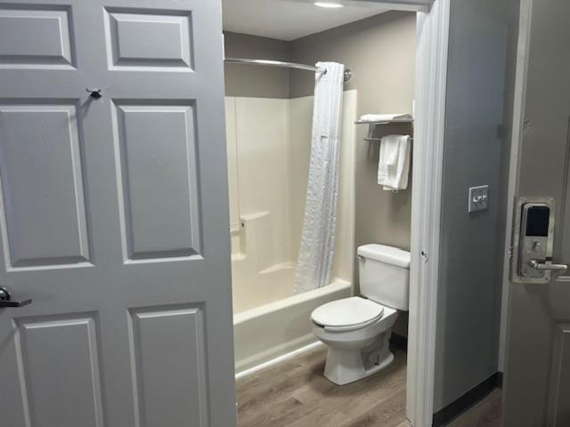 Double Room with Two Double Beds - Non-Smoking - Photo 7