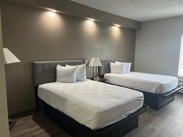 Double Room with Two Double Beds - Non-Smoking - Photo 4
