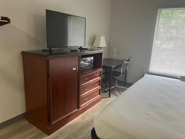 King Room - Disability Access - Non-Smoking - Photo 4