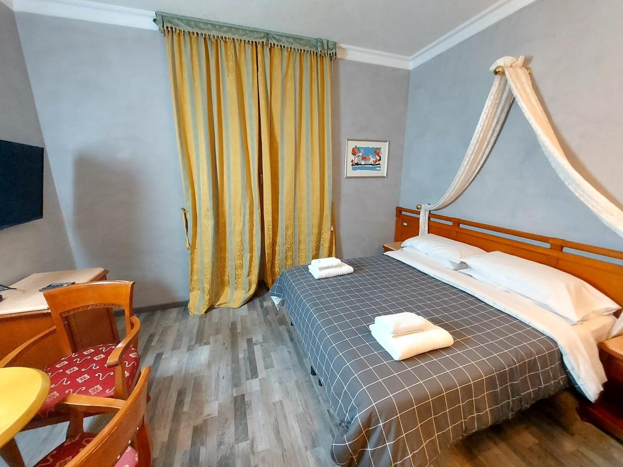 Superior Deluxe Double or Twin Room photo 2