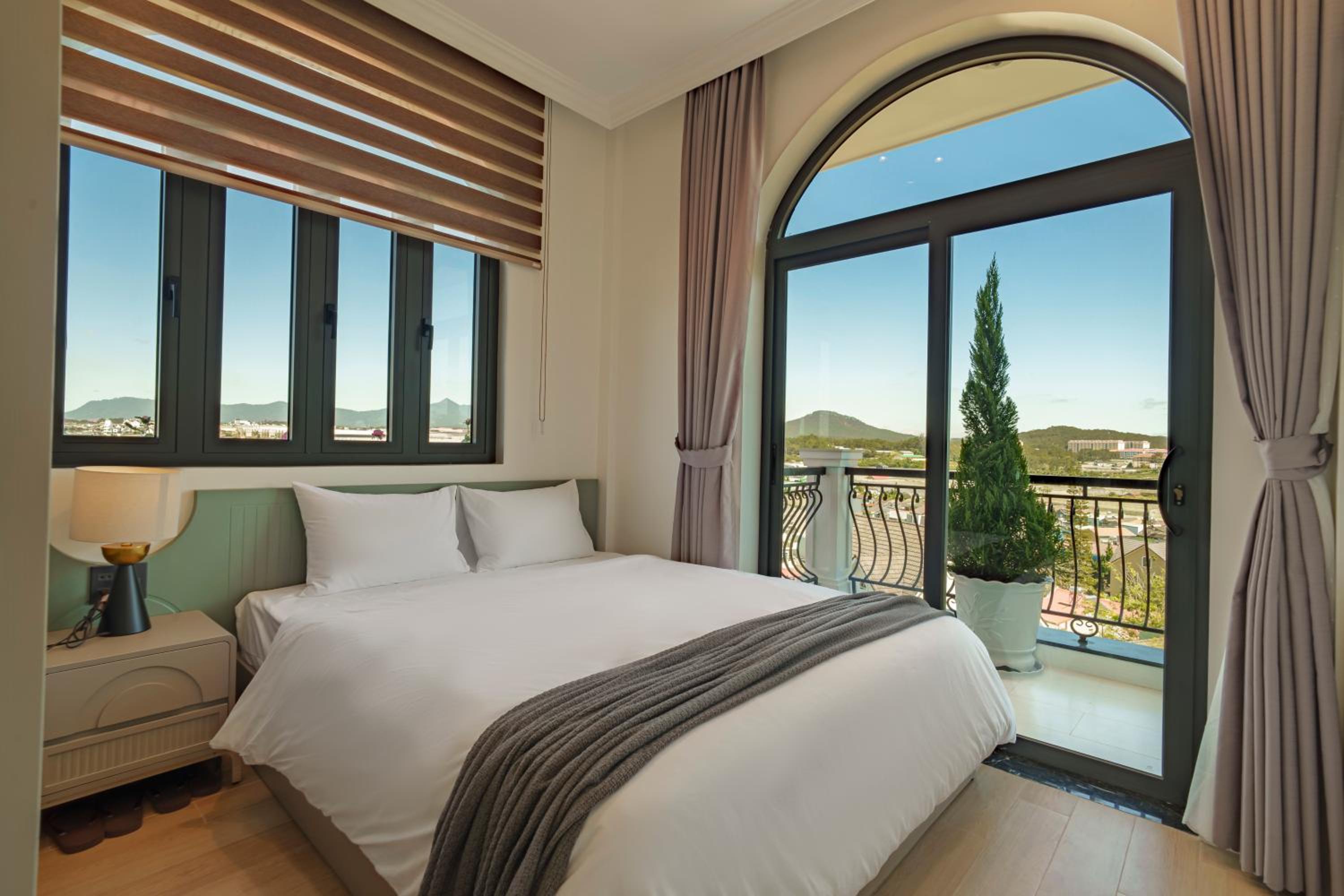 Queen Room with Balcony