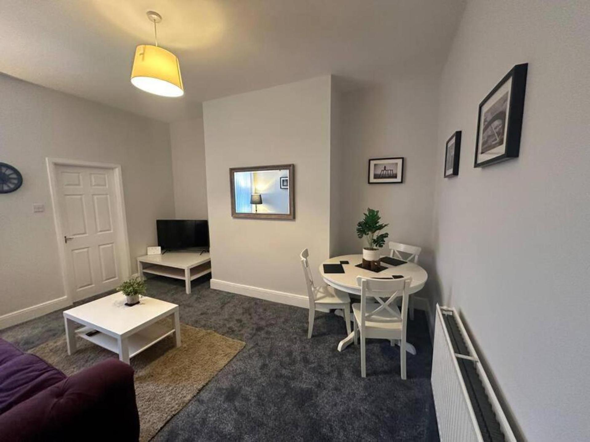 Apartment photo 2