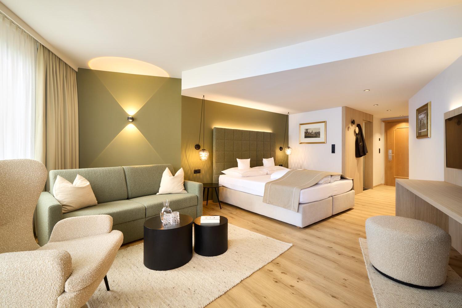 Junior Suite with Balcony - Photo 5