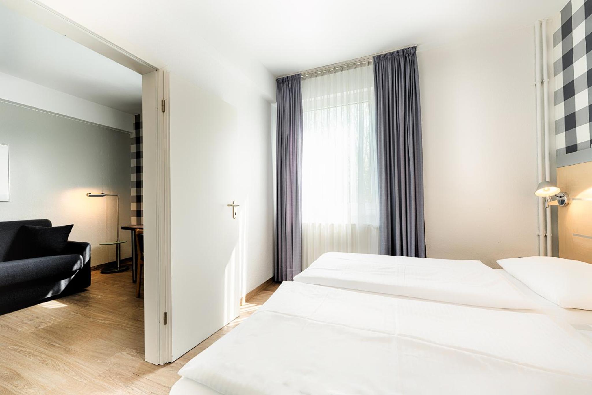 Large Double or Twin Room thumbnail 5