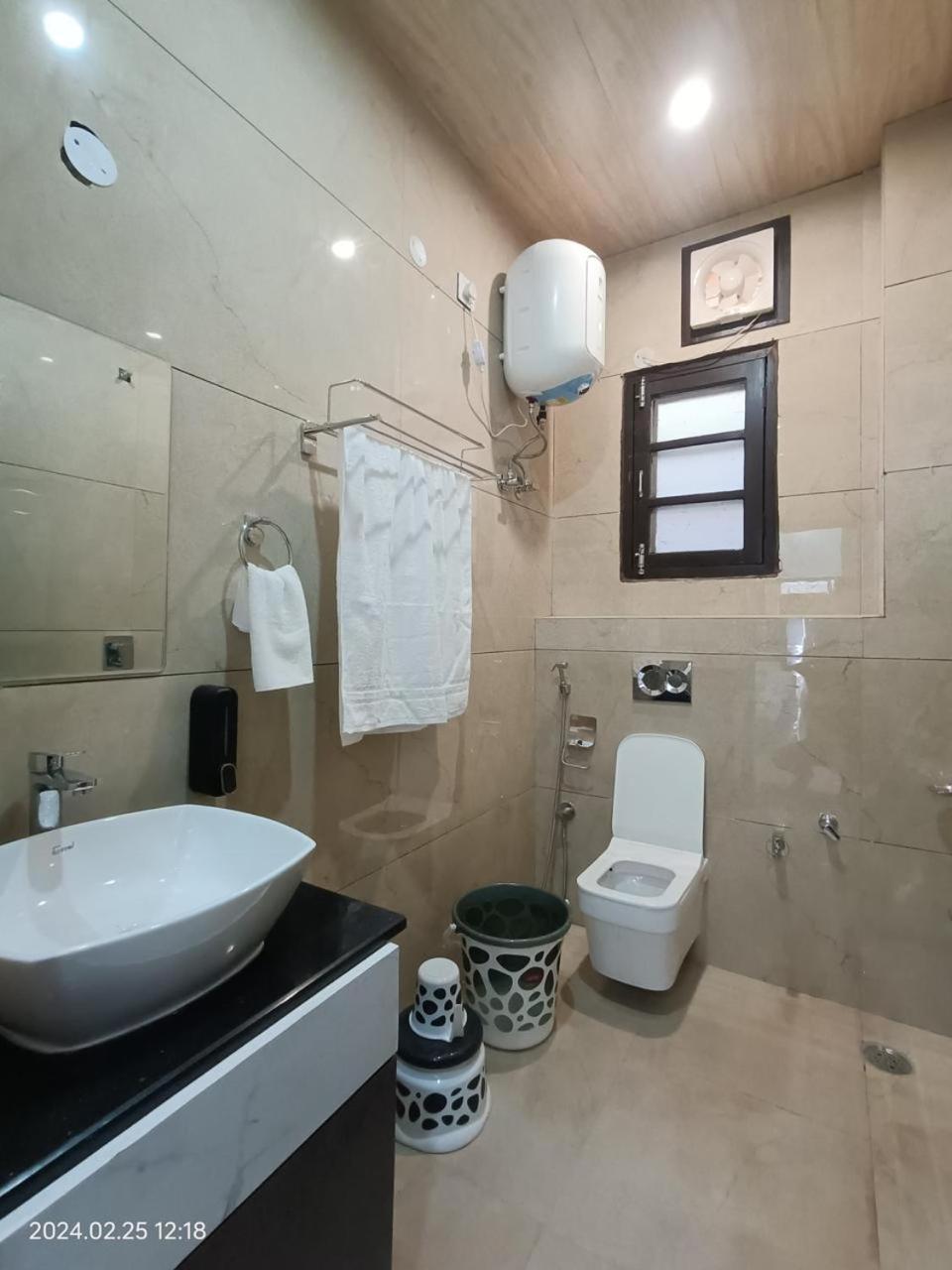 Double or Twin Room with Bathroom photo 2