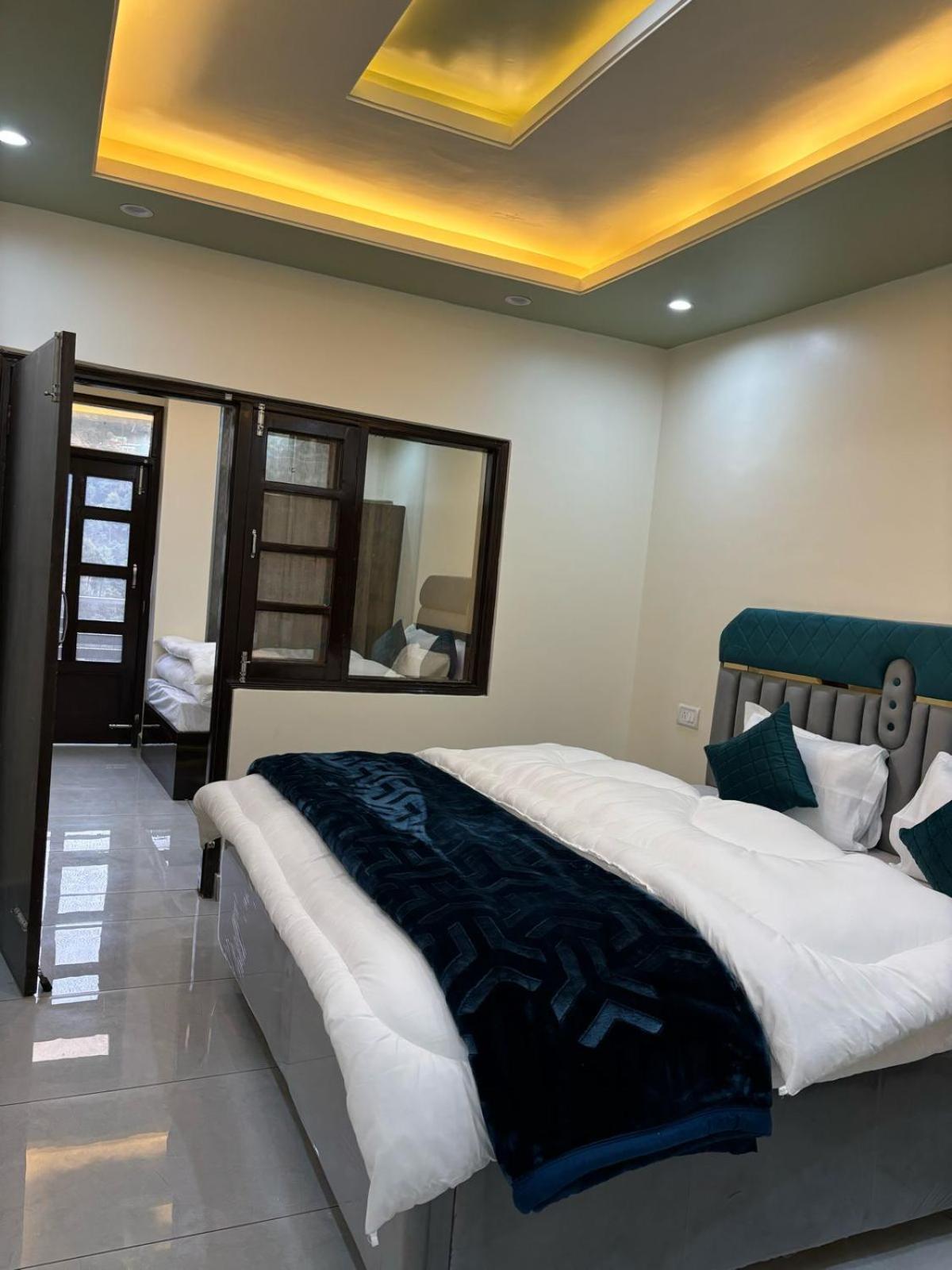 Double or Twin Room with Bathroom photo 3