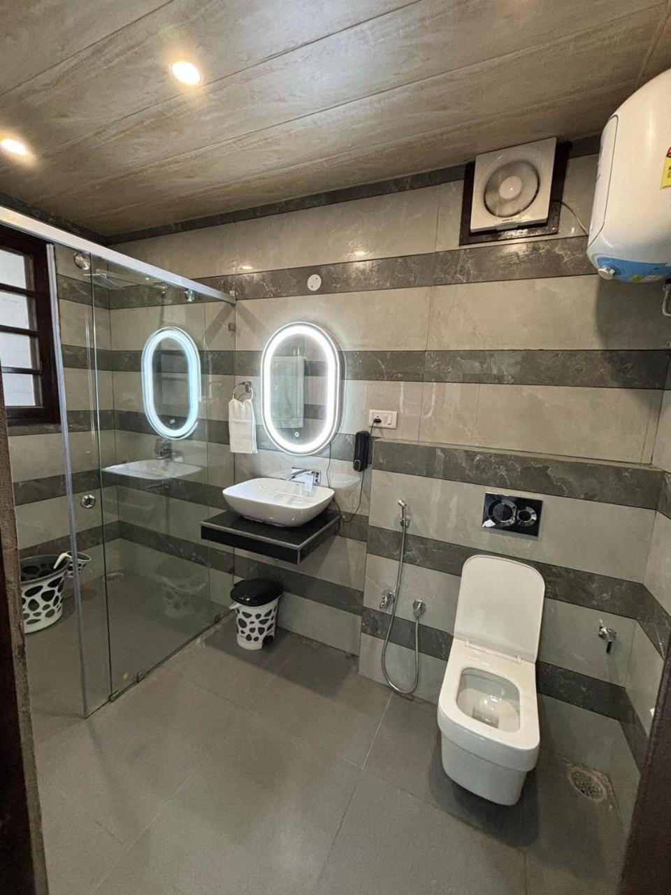 Double or Twin Room with Bathroom photo 3