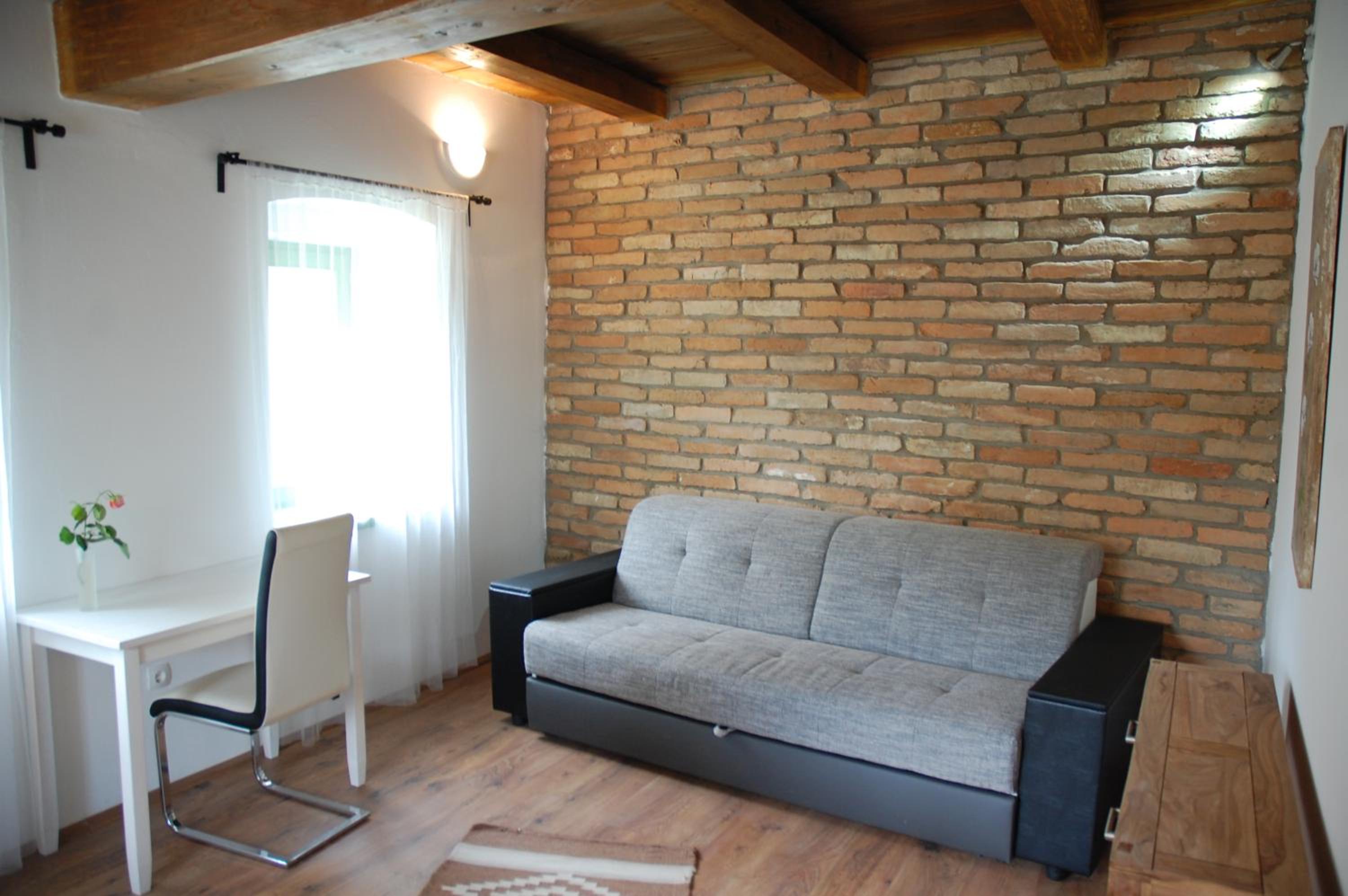 Double Room with Private Bathroom - Photo 4