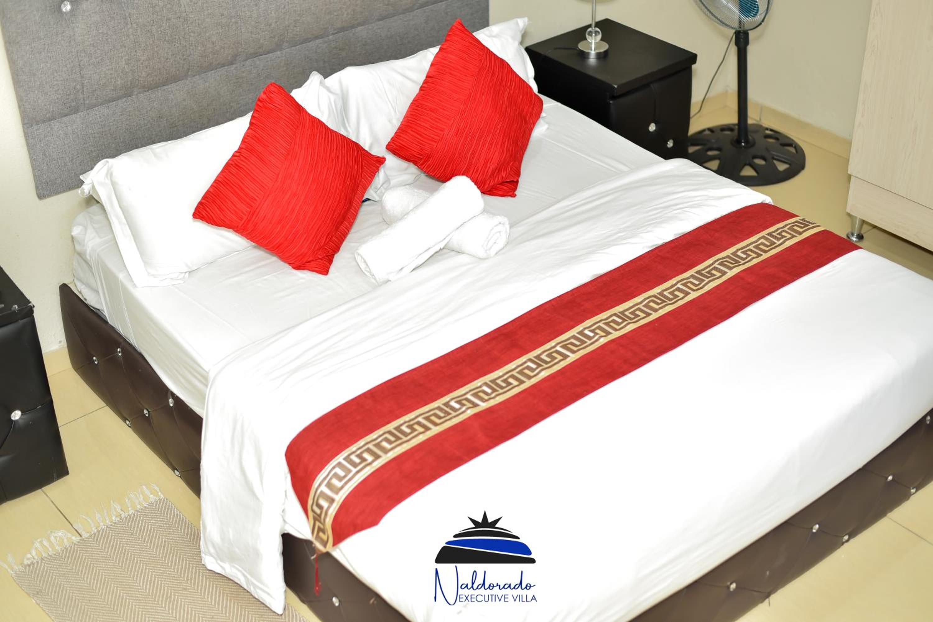Queen Suite - Photo 9
