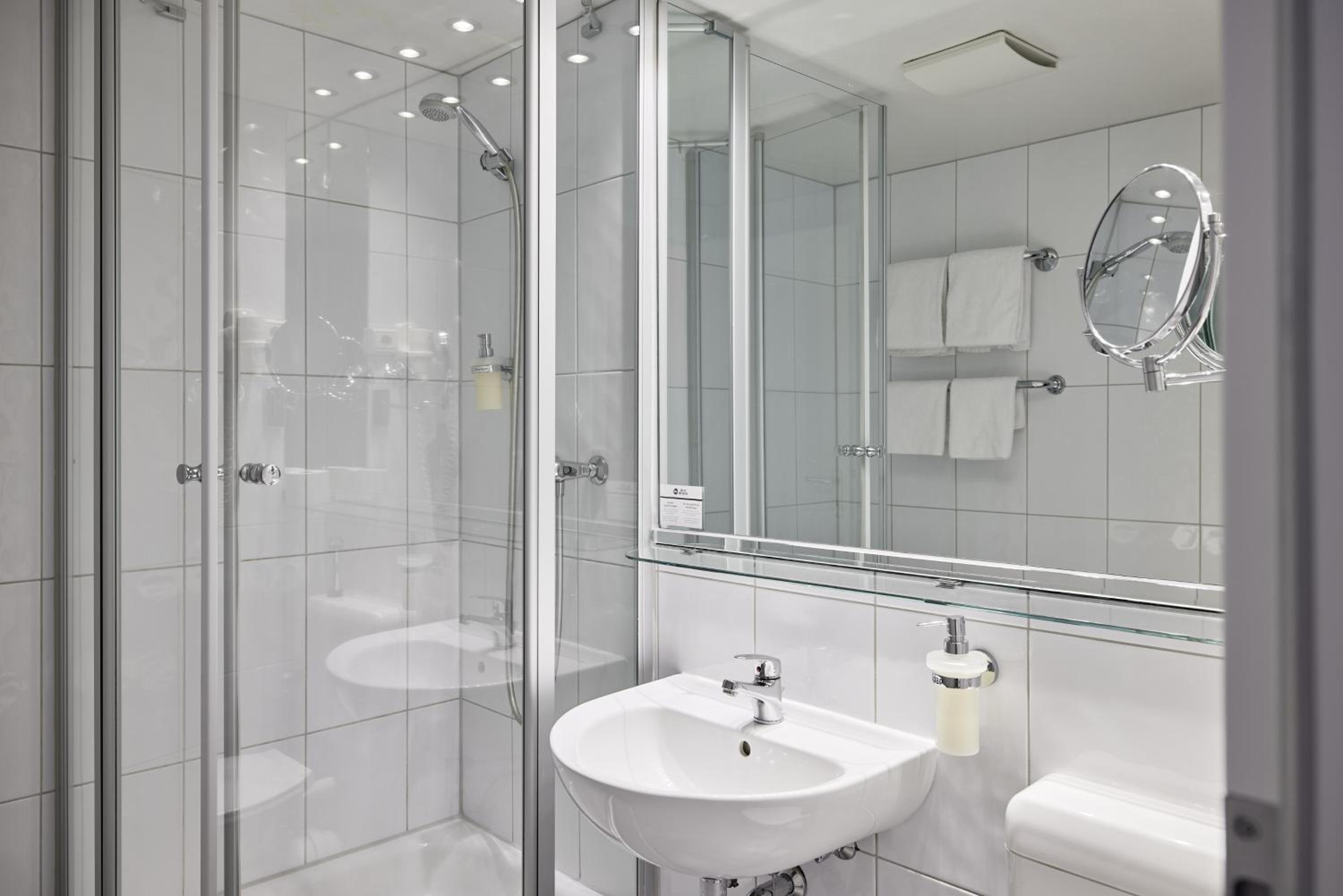 Standard Double Room - Photo 14