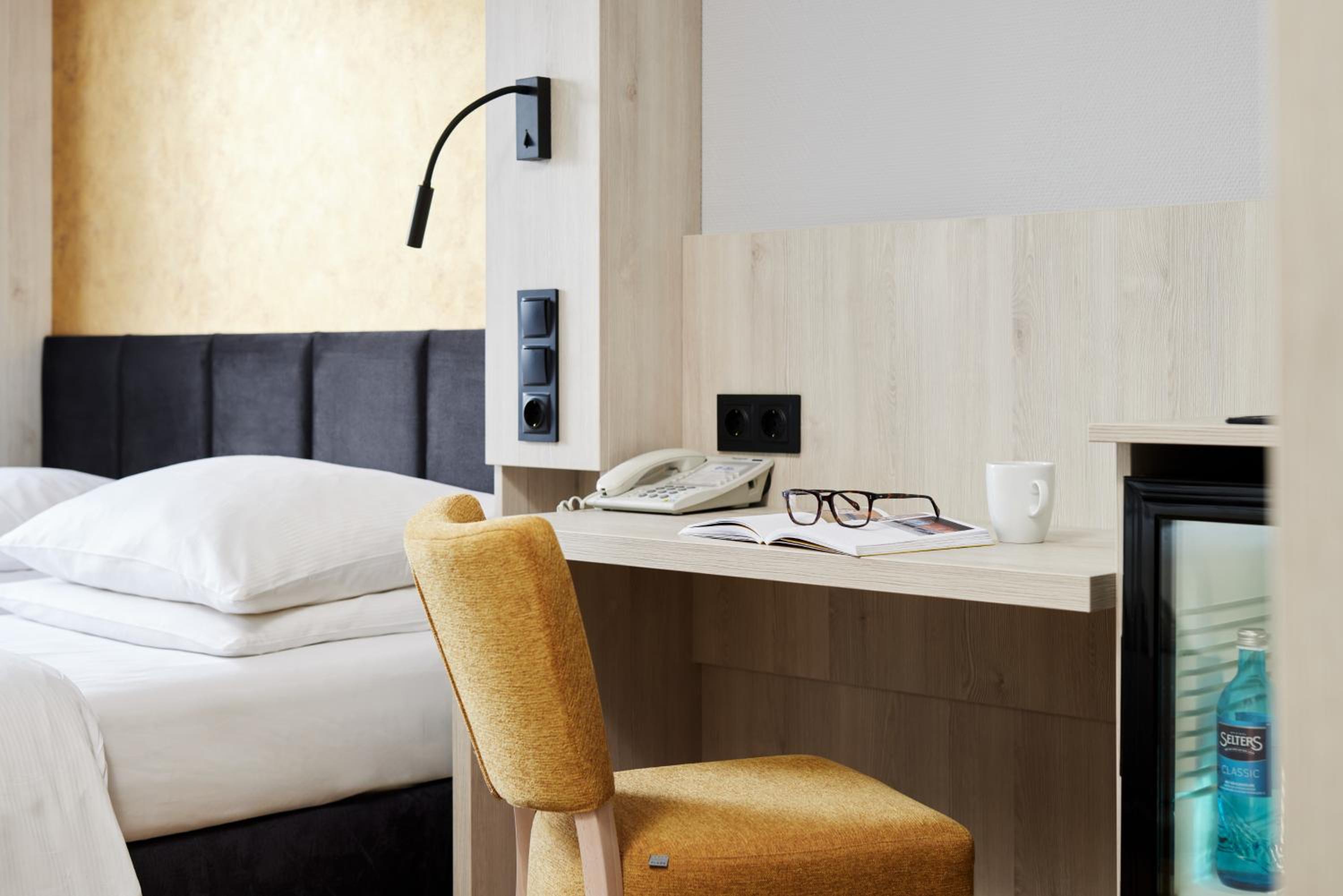 Standard Double Room - Photo 16