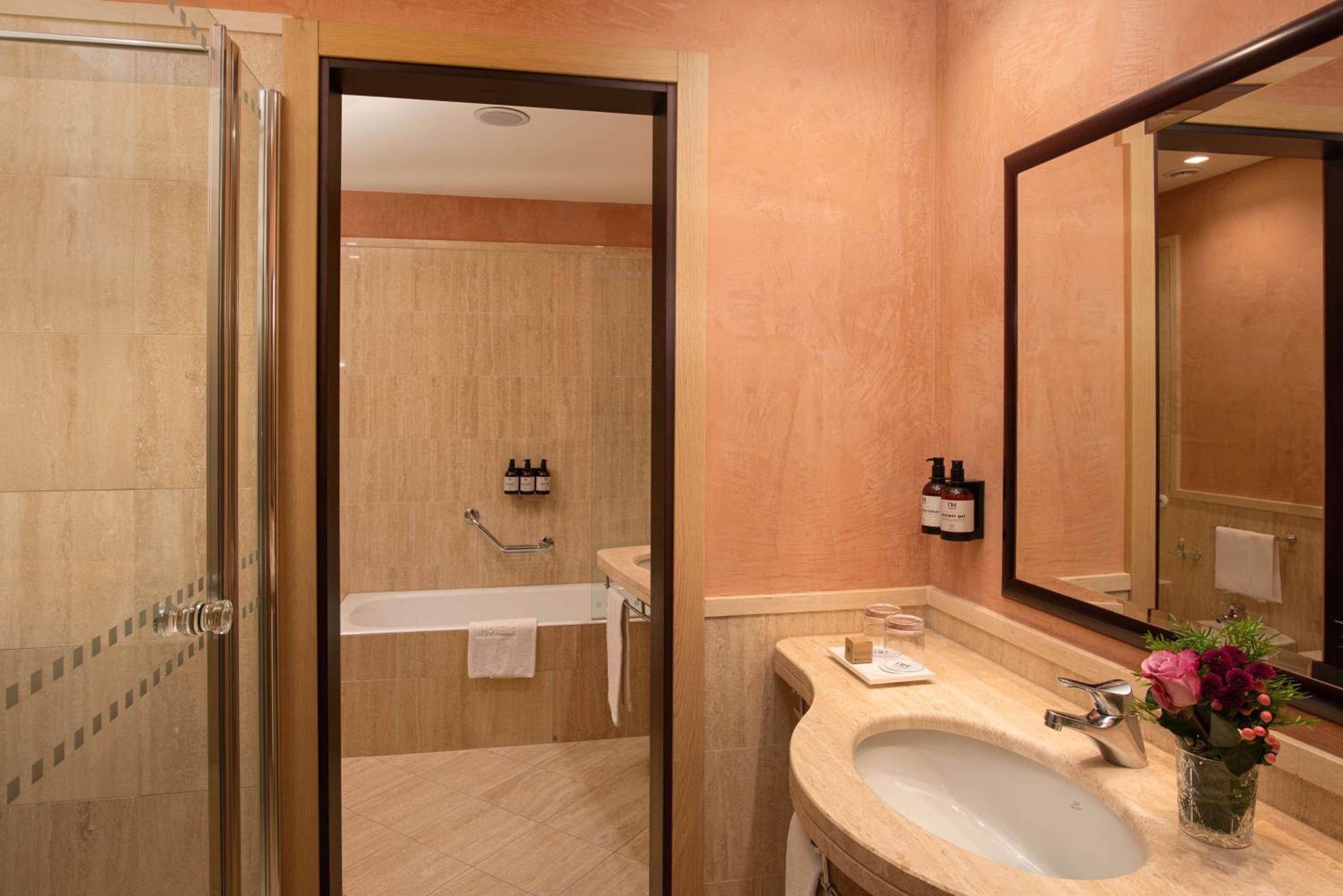 Premium Room - Photo 5