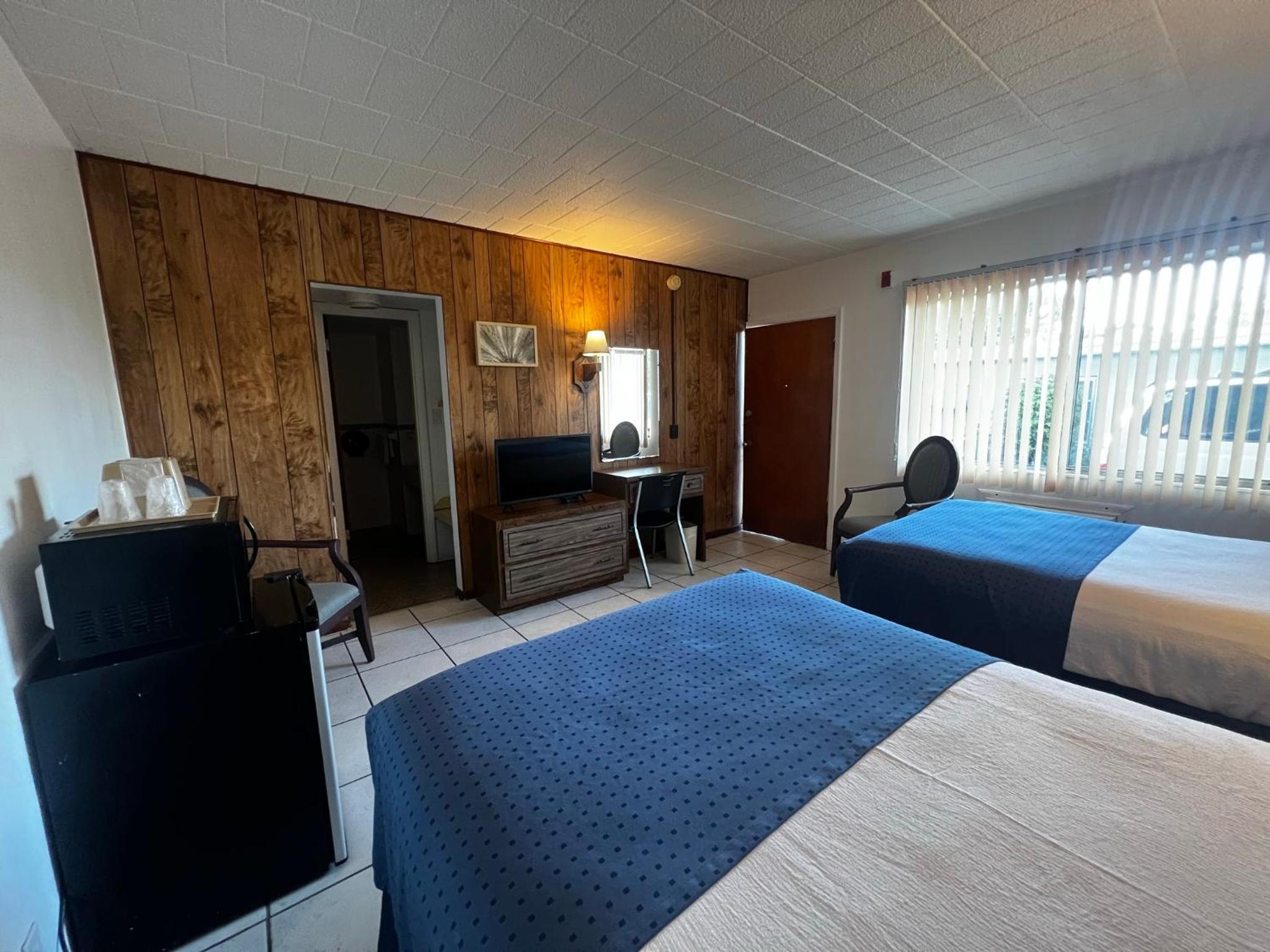 Double Room with Two Double Beds photo 2