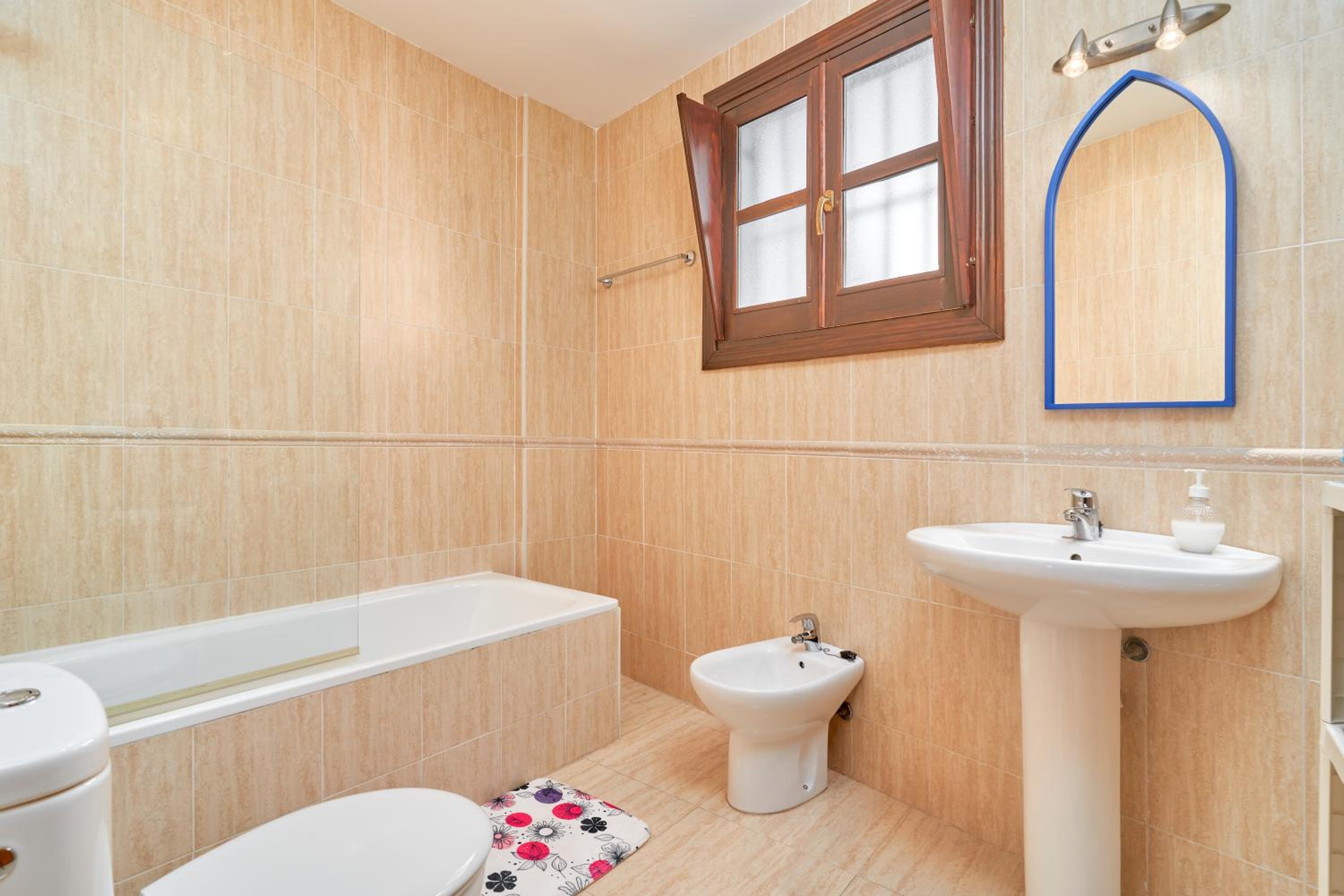 Two-Bedroom Deluxe Apartment with Garden View photo 2