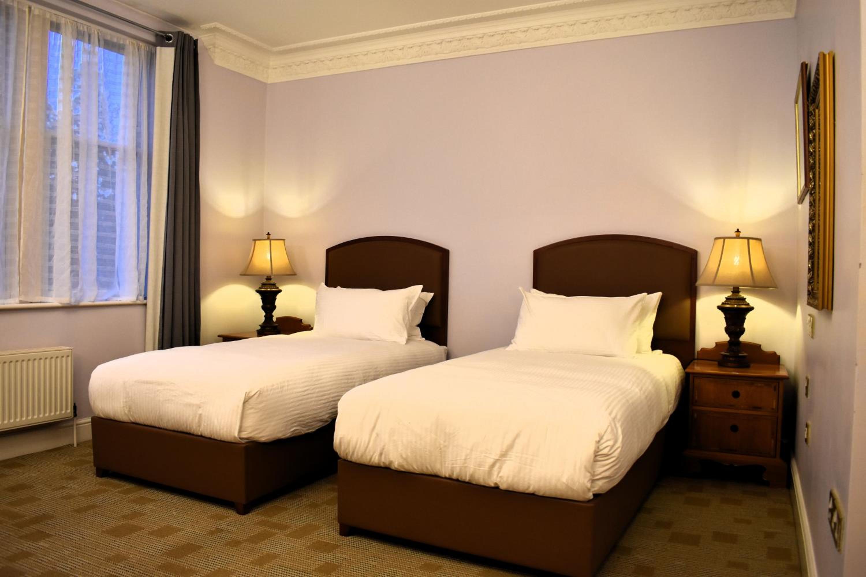 Standard Twin Room - Photo 1
