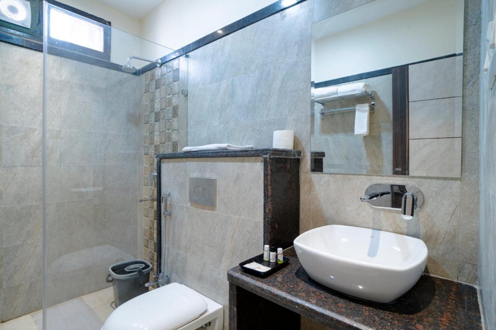 Double Room With Private Bathroom photo 2