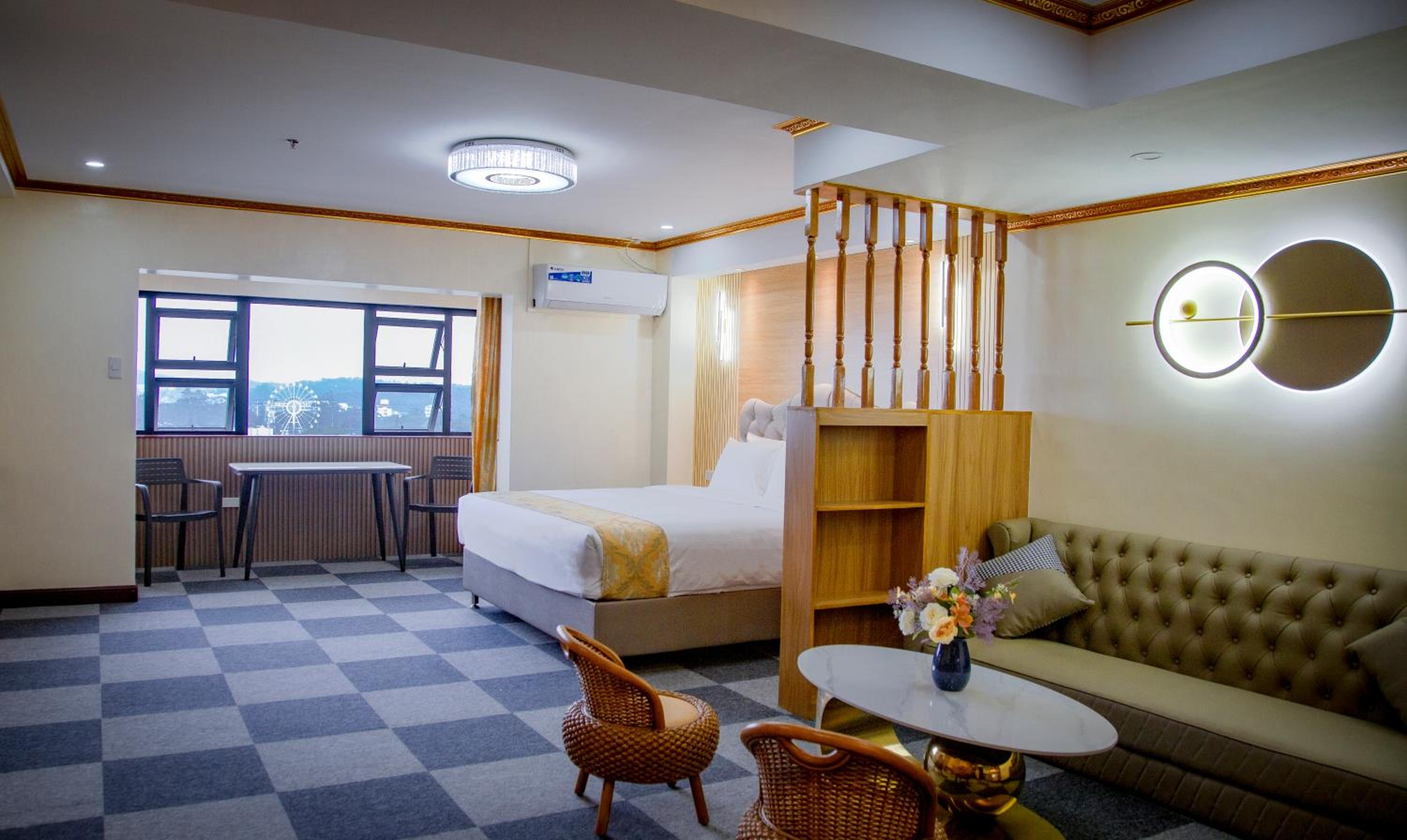 Superior King Room - Photo 1