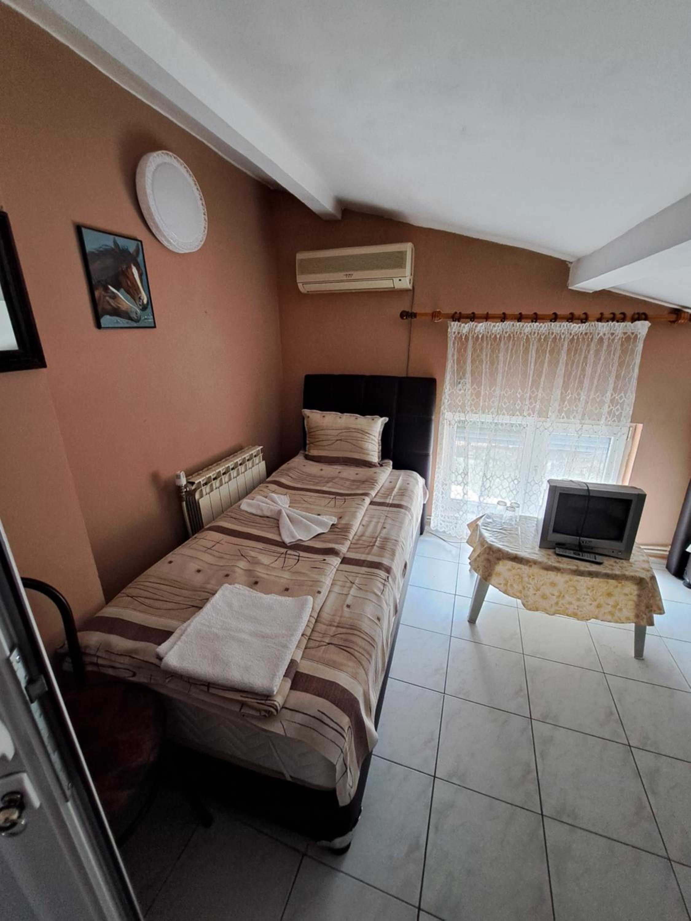 Triple Room with Private Bathroom photo 1