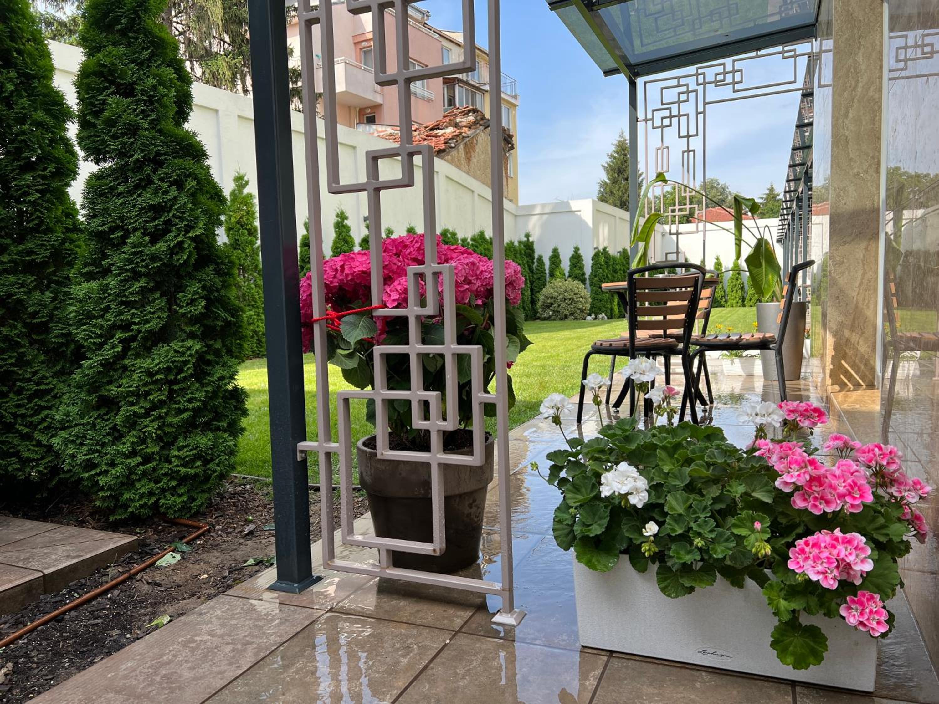 Apartment with Garden View