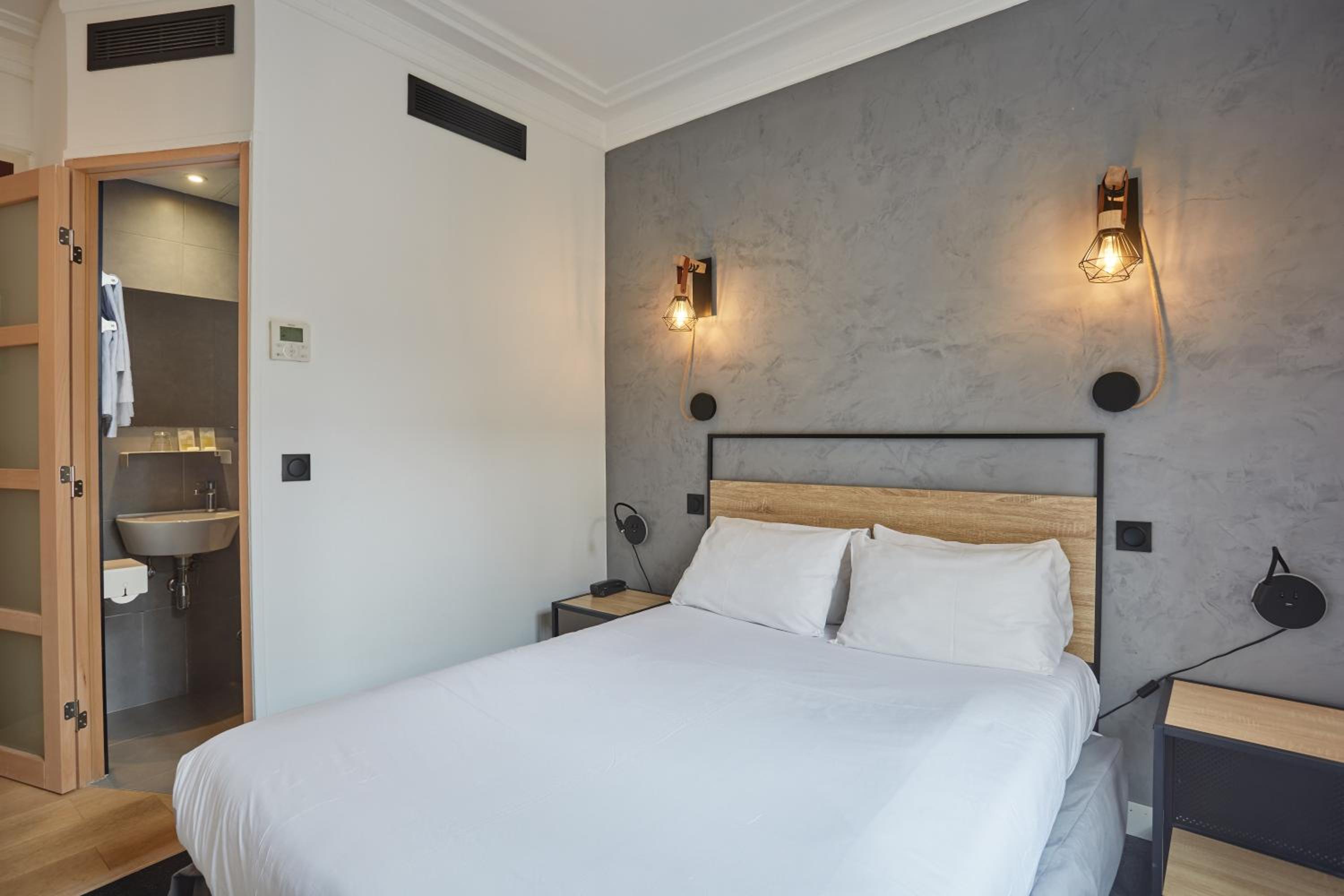 Economy Double Room photo 2