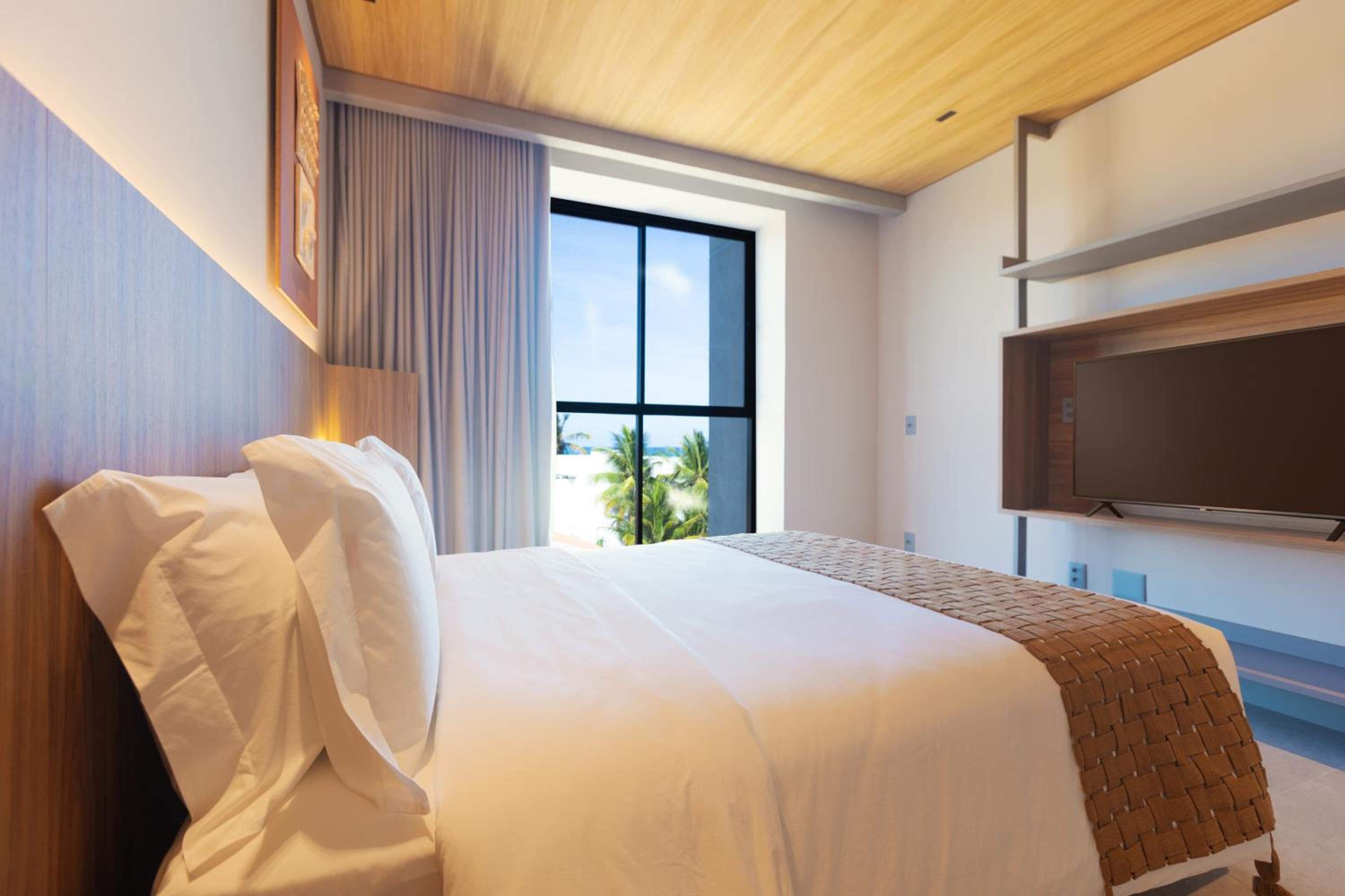 Deluxe Double Room with Side Sea View photo 2