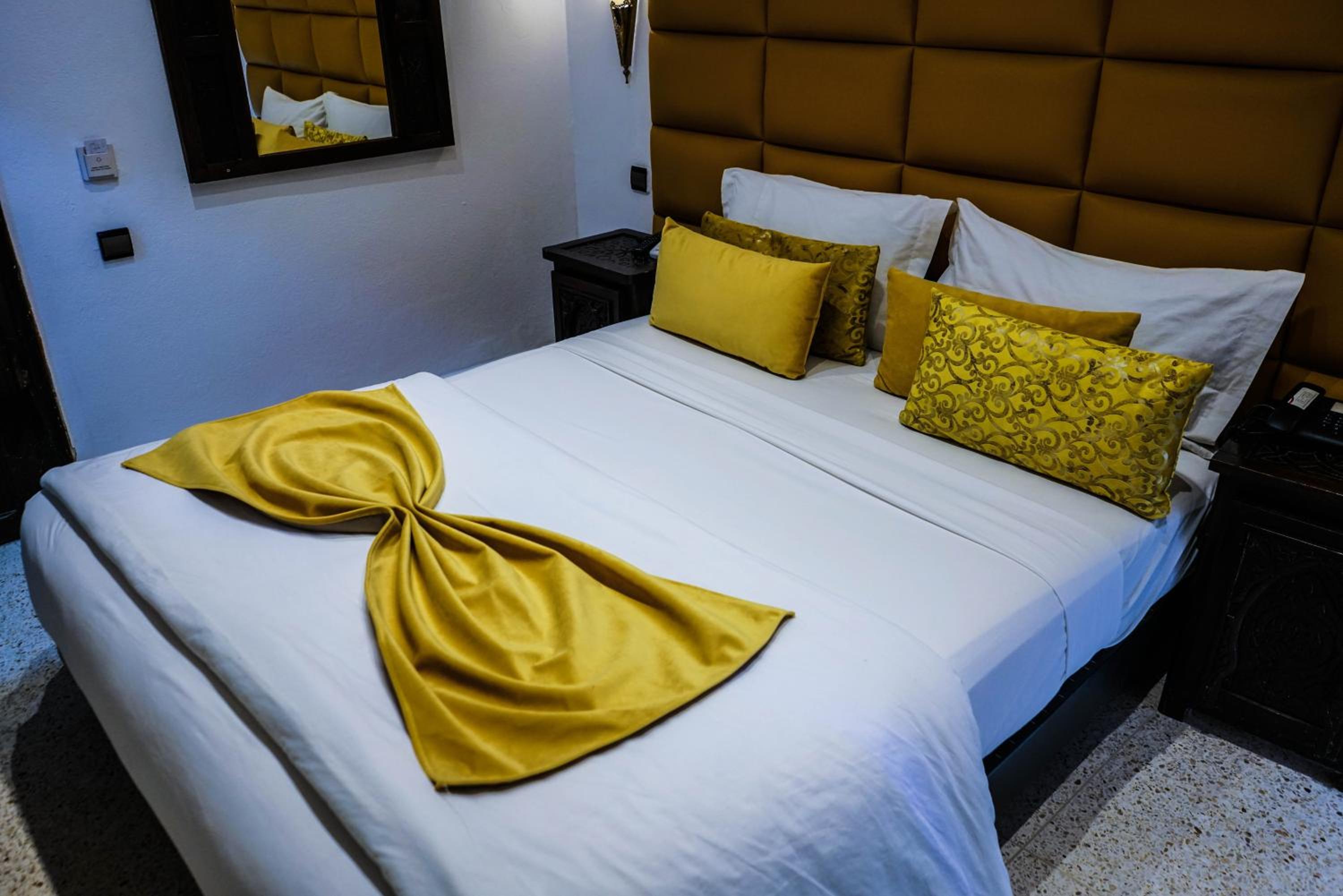 Standard Double Room - Photo 9